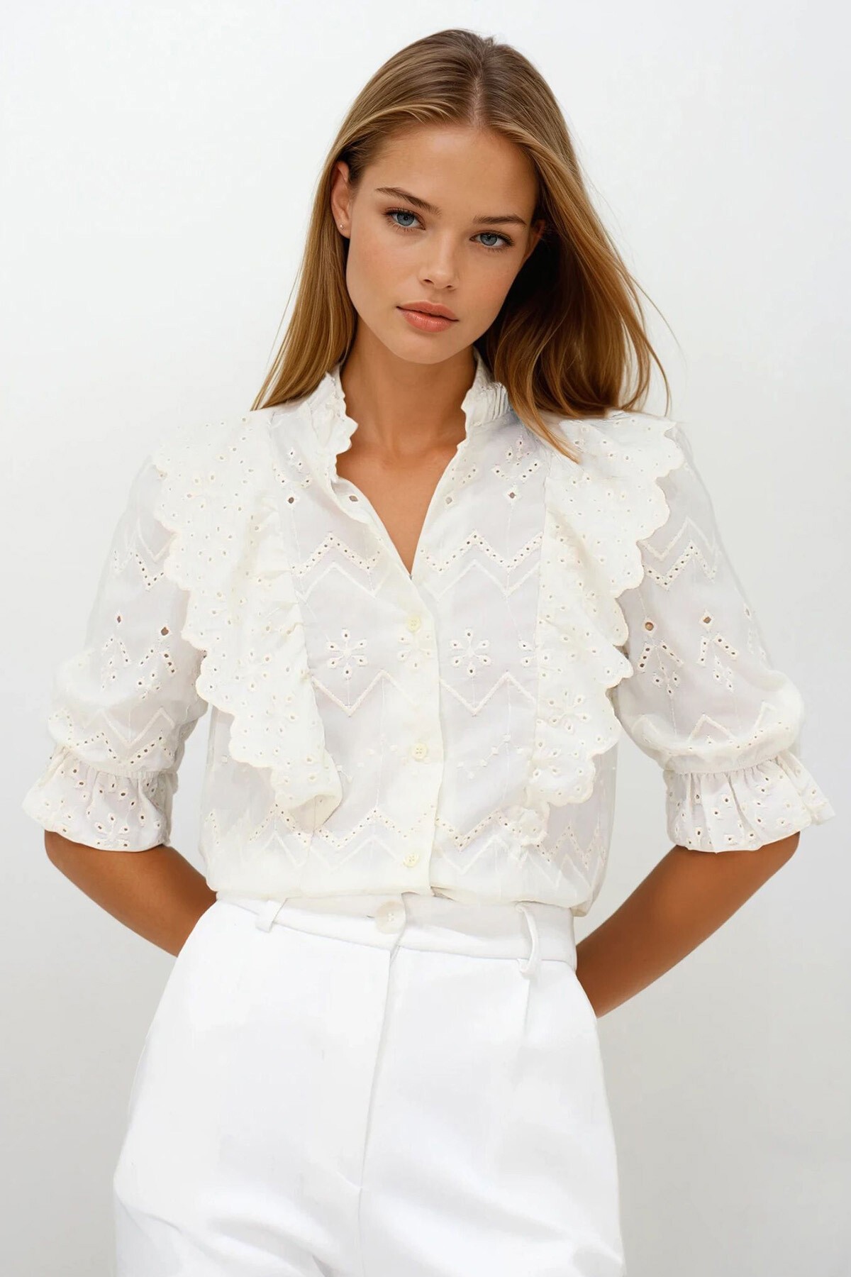 Krem Yarım Kol Lastikli Fırfır Detaylı Güpür Gömlek
