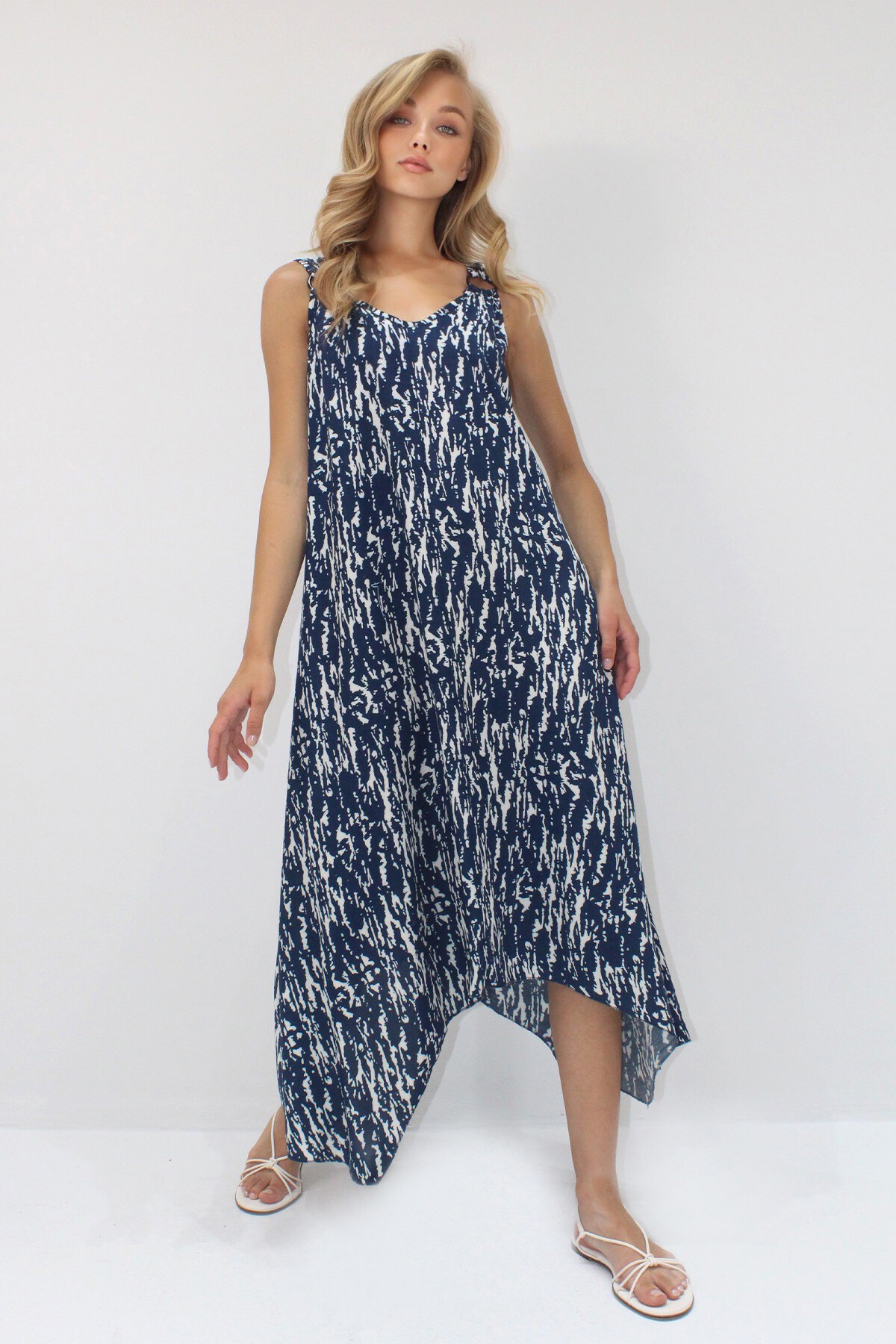 Lacivert Asimetrik Kesim Askılı Halka Detaylı Rahat Kalıp Dokuma Viskon Elbise