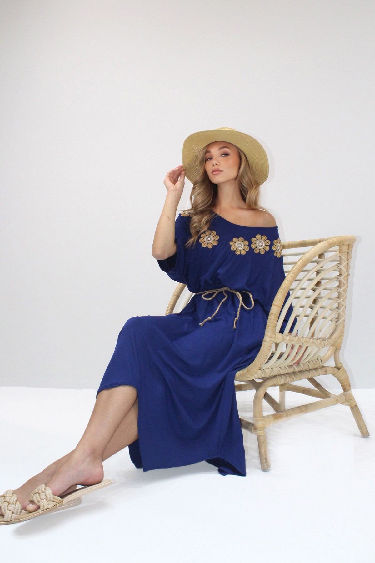 Lacivert Asimetrik Kesim  V Yaka Nakış İşlemeli Çift Cepli Hasır Kemerli Viskon Elbise