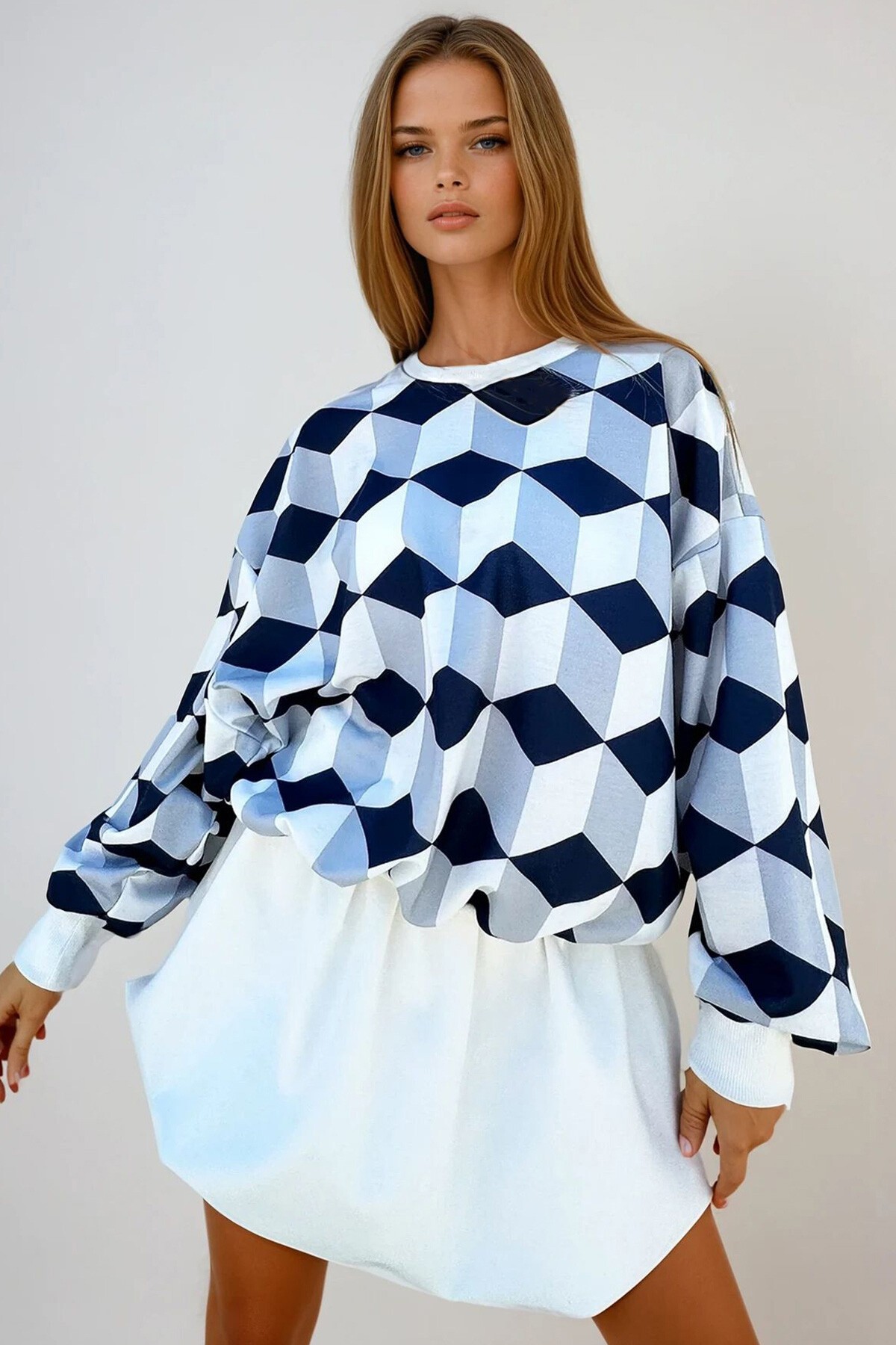 Lacivert Beyaz Bisiklet Yaka Dijital Baskılı Sweatshirt