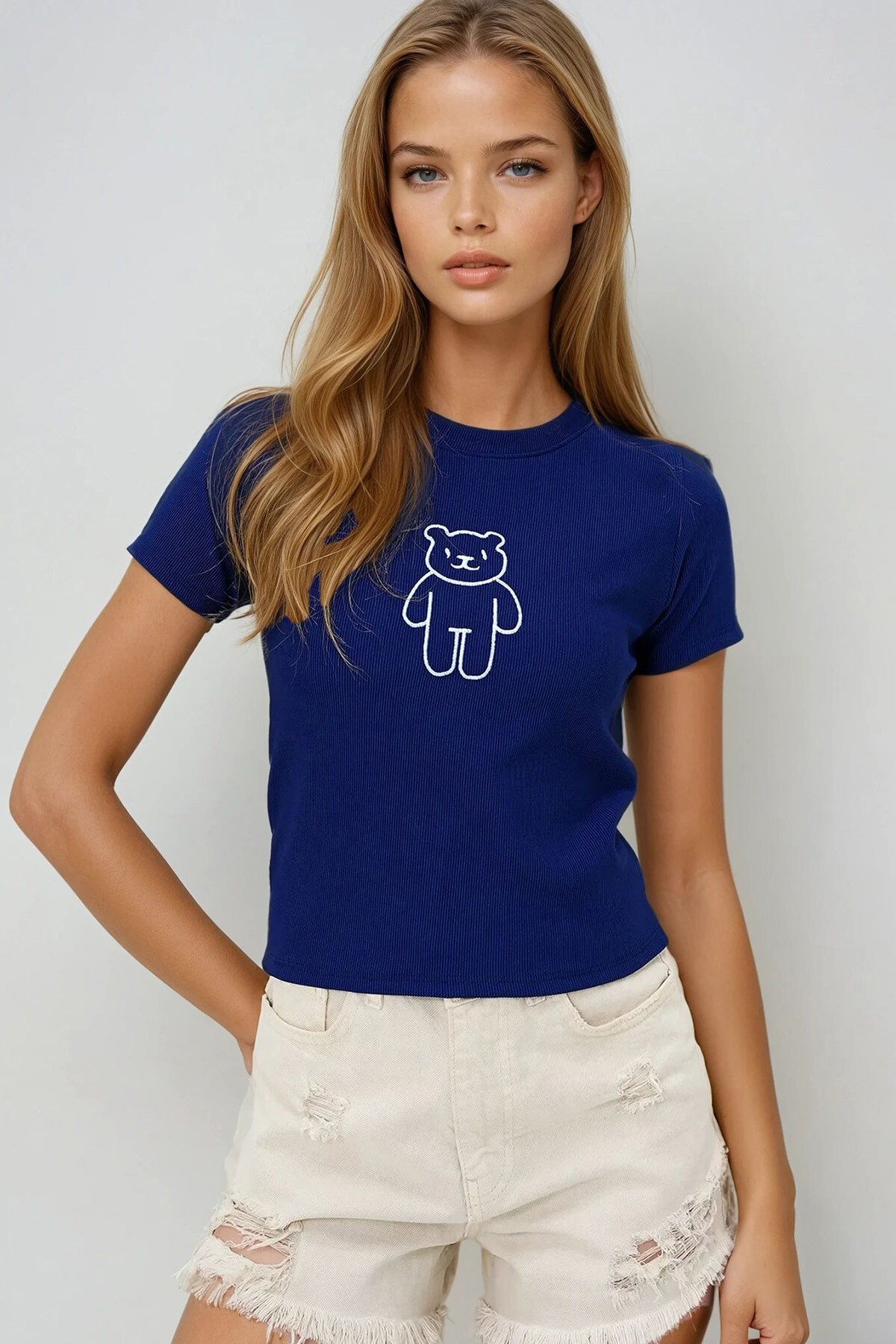 Lacivert Bisiklet Yaka Ayıcık Nakışlı Ottoban Crop T Shırt