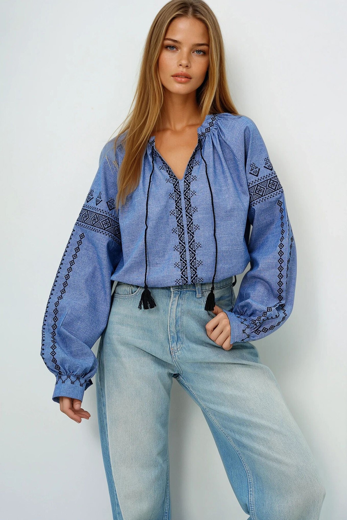 Lacivert Hakim Yaka Bağlama Detaylı Nakışlı Dokuma Bluz