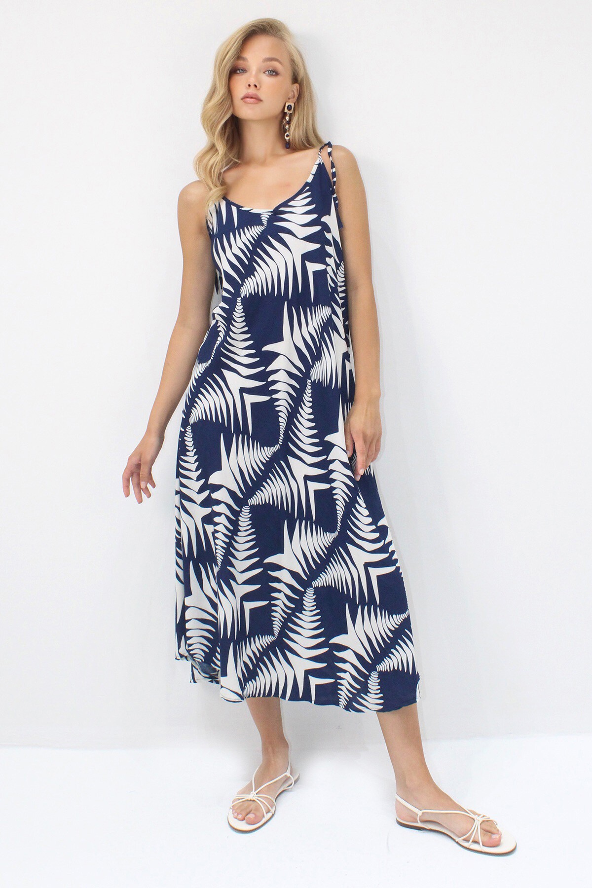 Lacivert İp Askılı Çok Renkli Midi Boy Dokuma Viskon Elbise