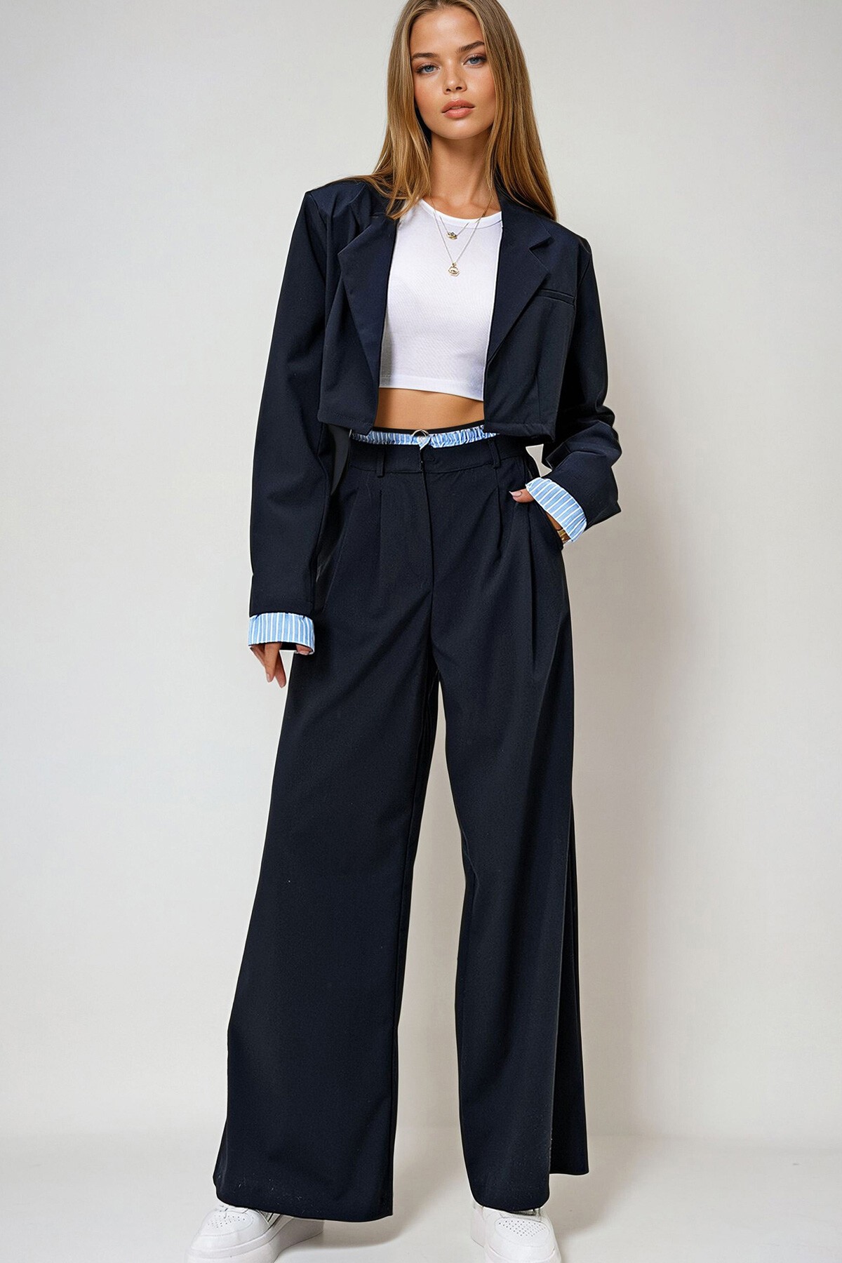 Lacivert Kolları Garnili  Crop Ceket Ve Pantolon Takım