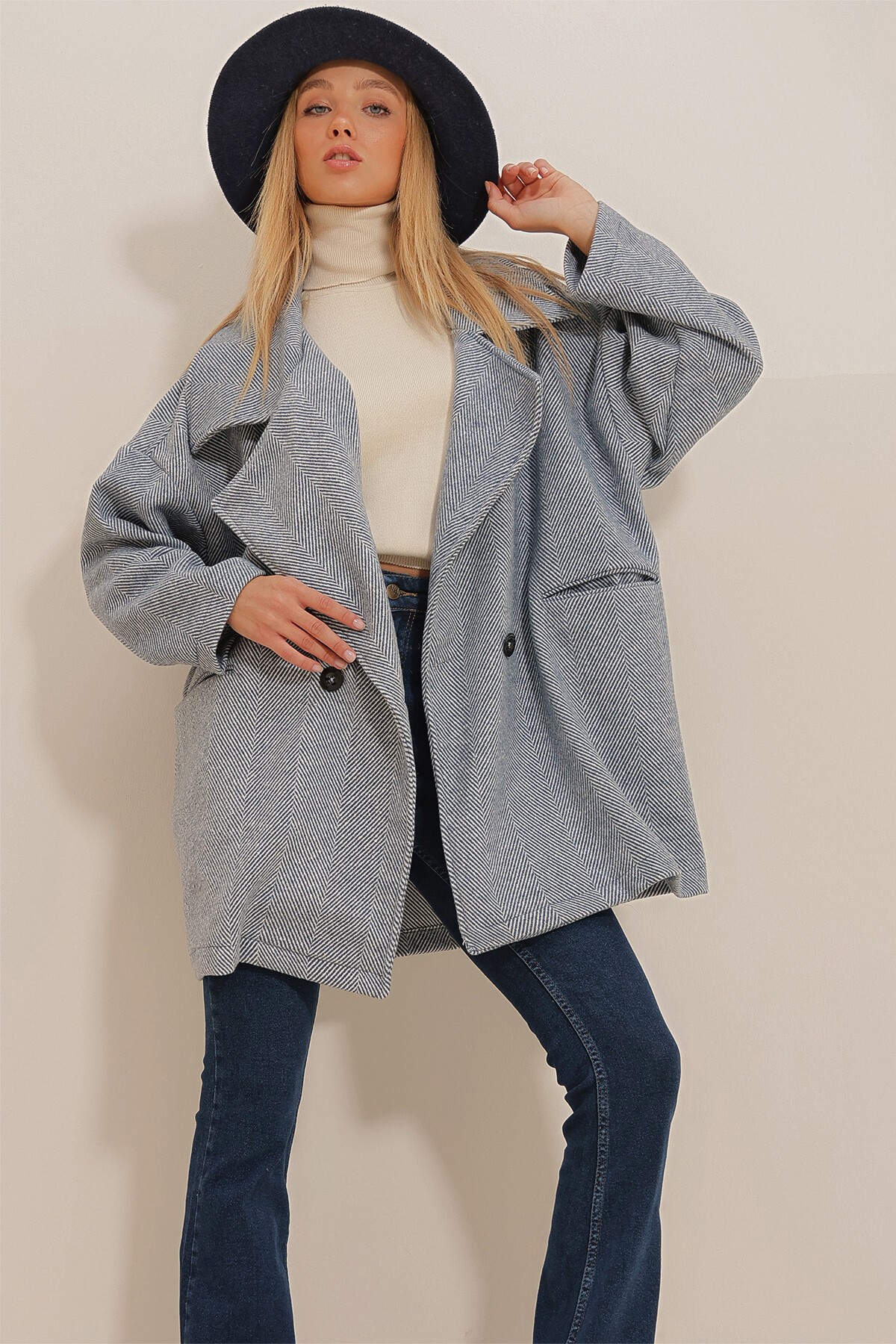 Lacivert Kruvaze Yaka Balık Sırtı Desenli Kaşe Cepli Astarsız Kaban