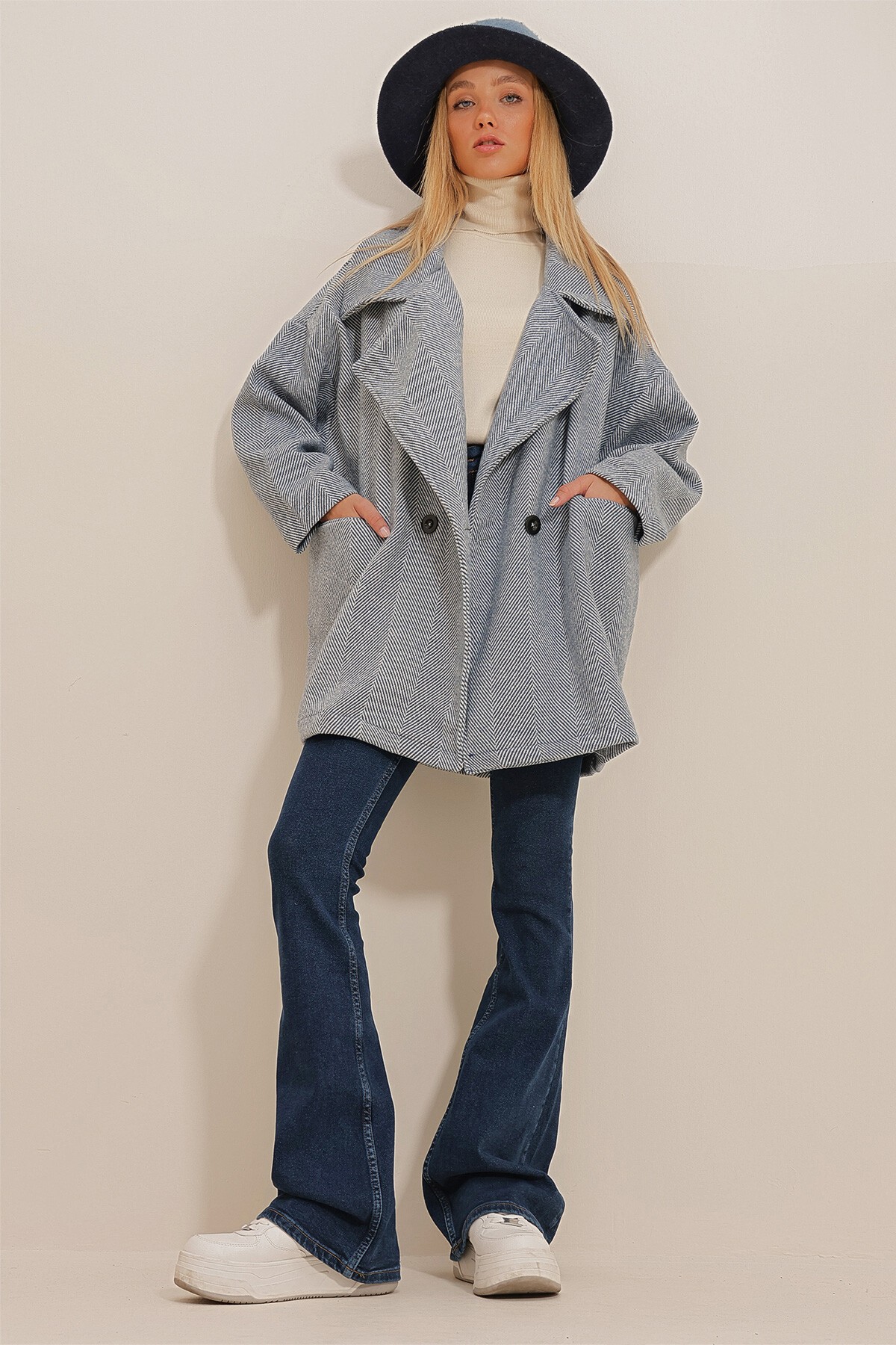 Lacivert Kruvaze Yaka Balık Sırtı Desenli Kaşe Cepli Astarsız Kaban