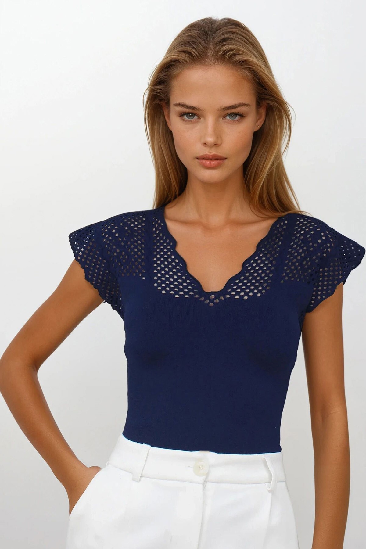 Lacivert Önü Ve Arkası V Yaka Delik Ajurlu Triko Bluz