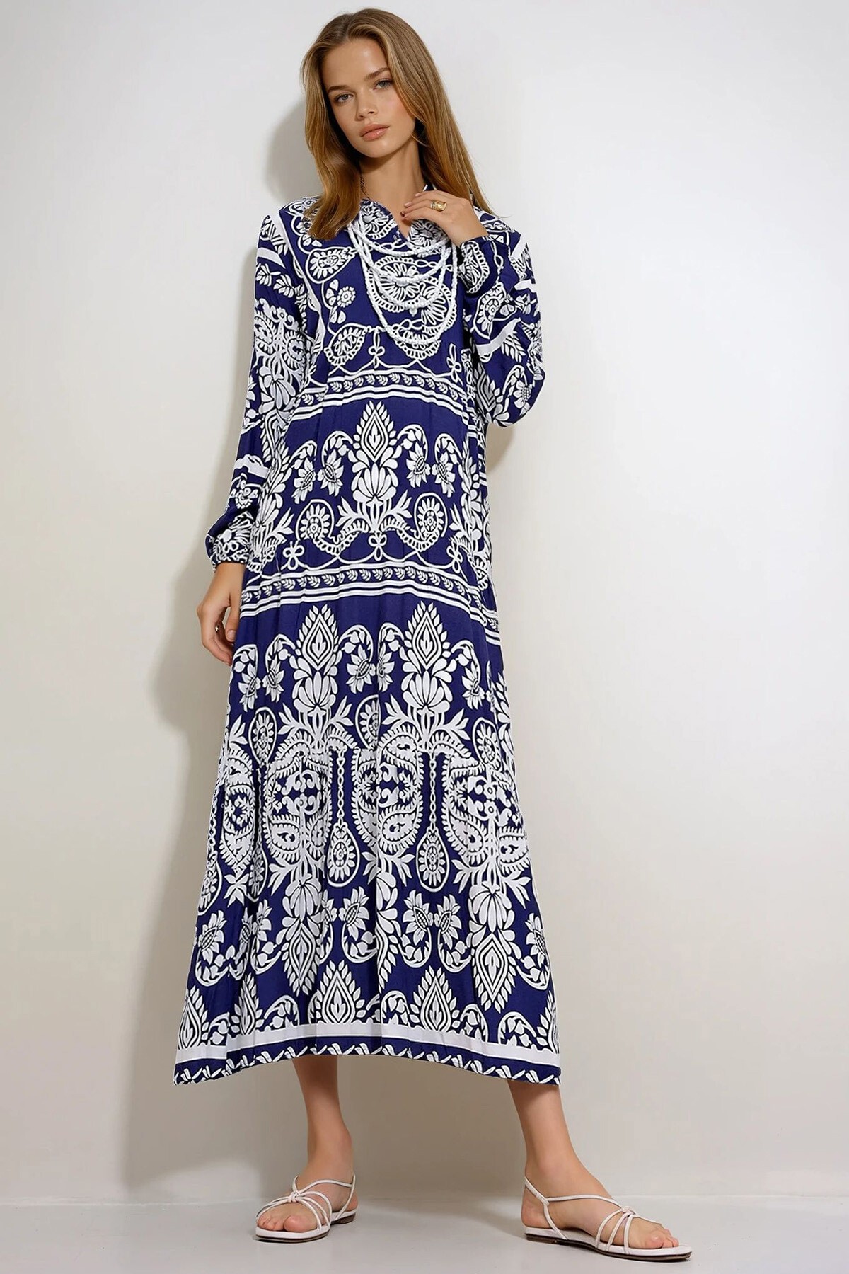 Lacivert Robası Düğme Detaylı Volanlı Desenli Dokuma Viskon Elbise