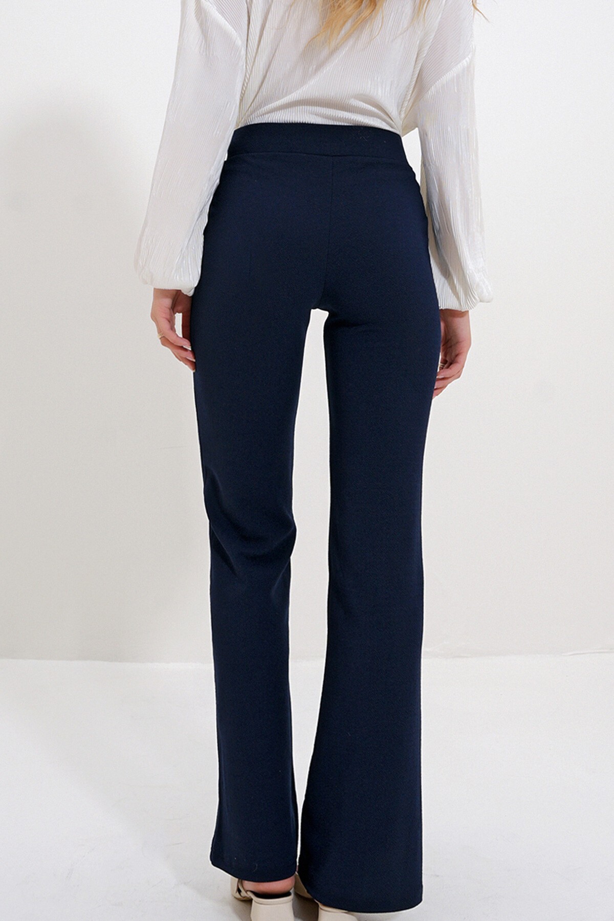 Lacivert Yüksek Bel Önü Çimalı Bol Paça Likralı Pantolon