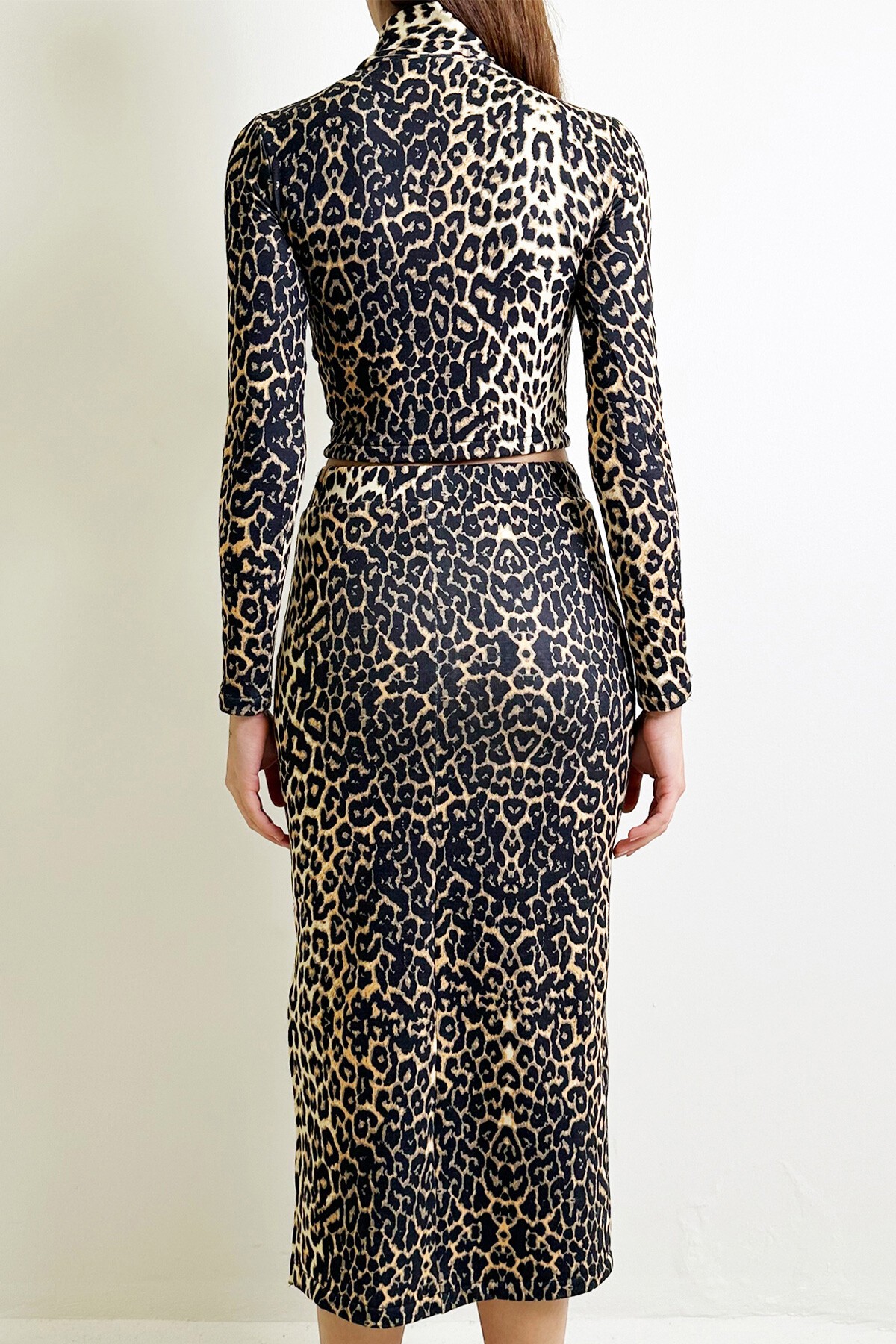 Leopar Leopar Desen Yumuşak Dokulu Crop Bluz Ve Maxi  Boy Etek Takım