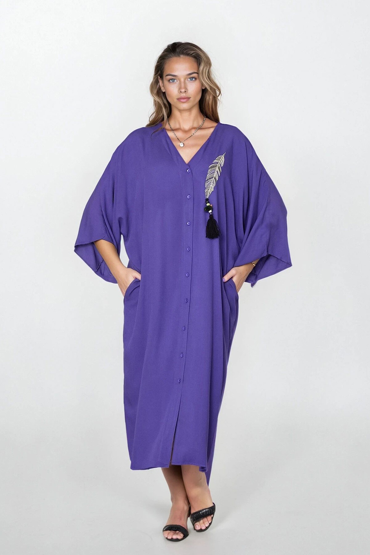 Lila Düğmeli Çift Cepli Nakışlı Büyük Beden Elbise