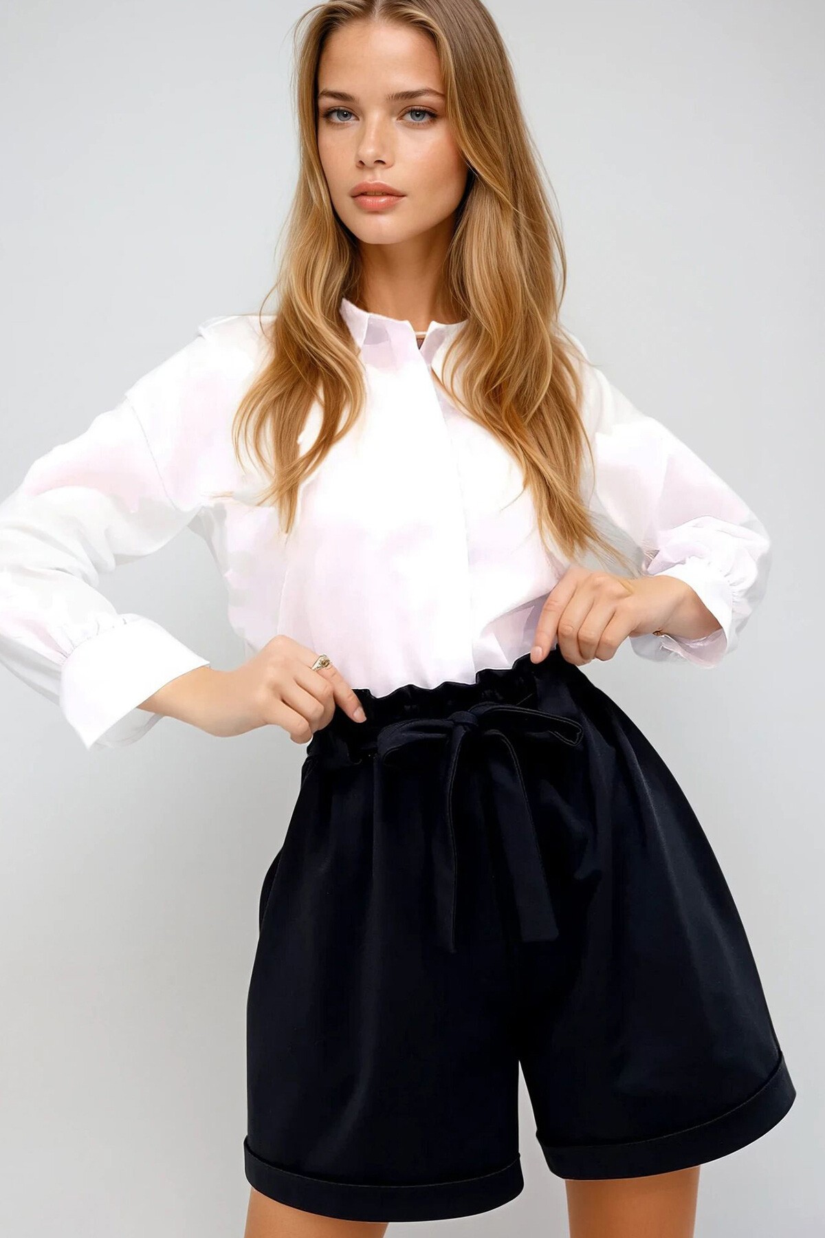 Mat Siyah Beli Lastikli Kemerli Çift Cep Duble Paça Carrot Gabardin Şort