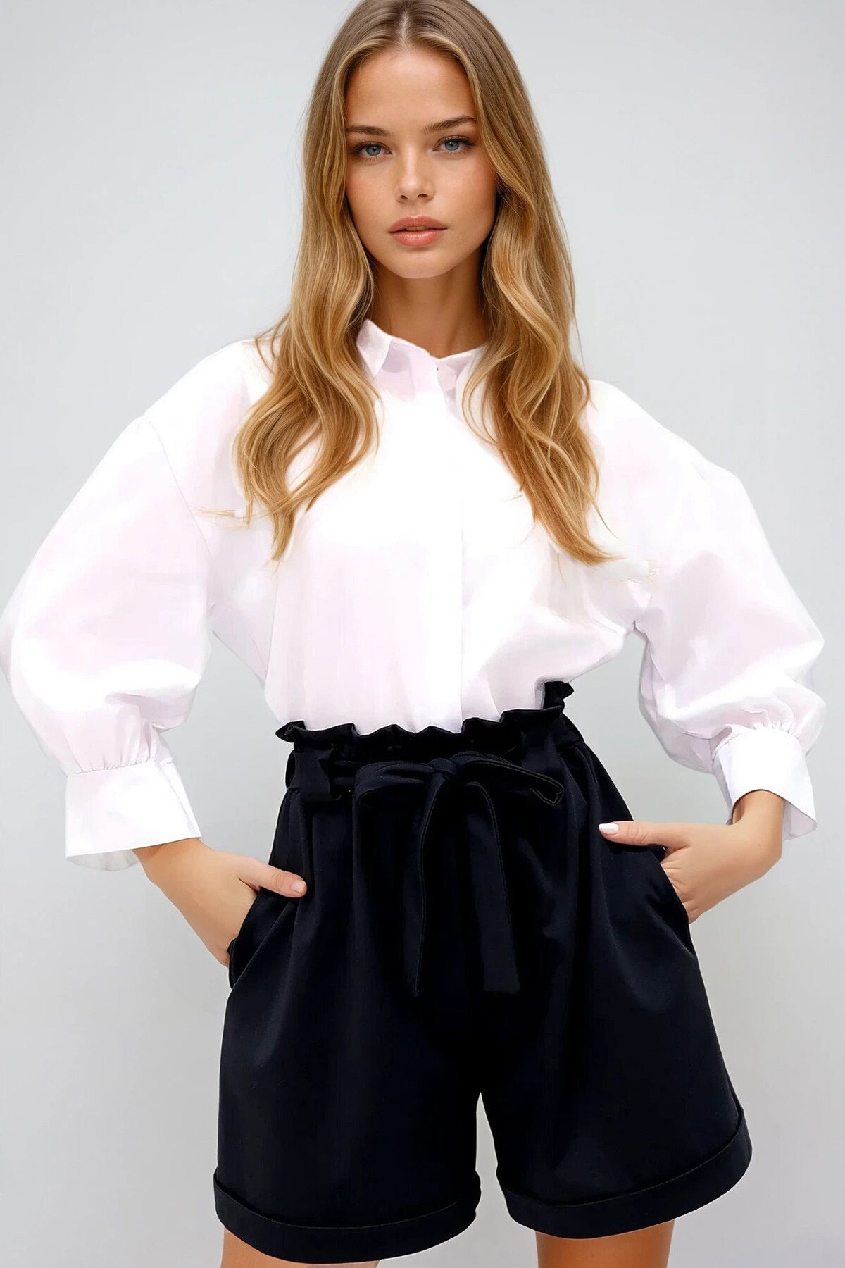 Mat Siyah Beli Lastikli Kemerli Çift Cep Duble Paça Carrot Gabardin Şort