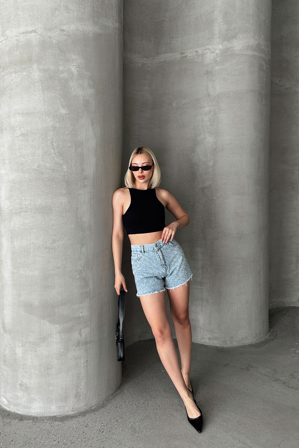 Mavi Beş Cepli Taş İşlemeli Paçası Püsküllü Denim Şort