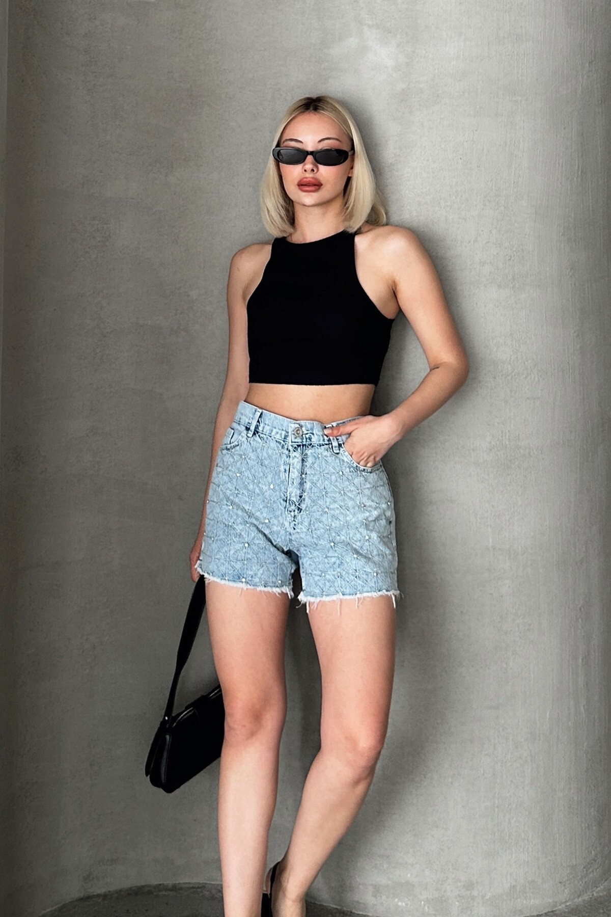 Mavi Beş Cepli Taş İşlemeli Paçası Püsküllü Denim Şort