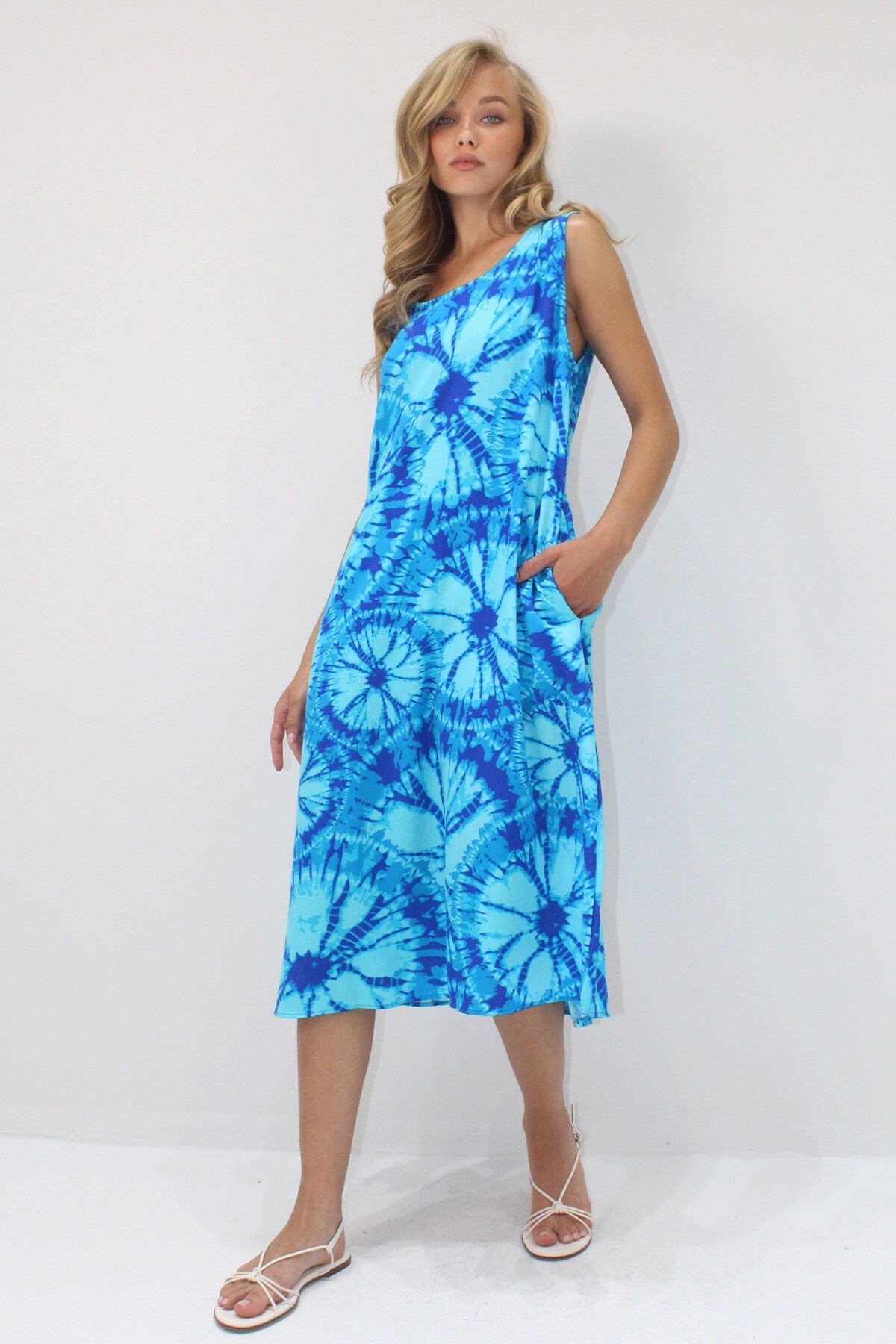 Mavi Bisiklet Yaka Çift Cepli Batik Desenli A Form Midi Boy Dokuma Viskon Elbise