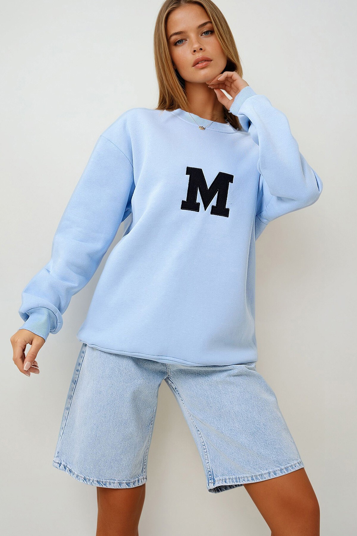 Mavi Bisiklet Yaka Nakışlı İçi Şardonlu Oversize Sweatshirt