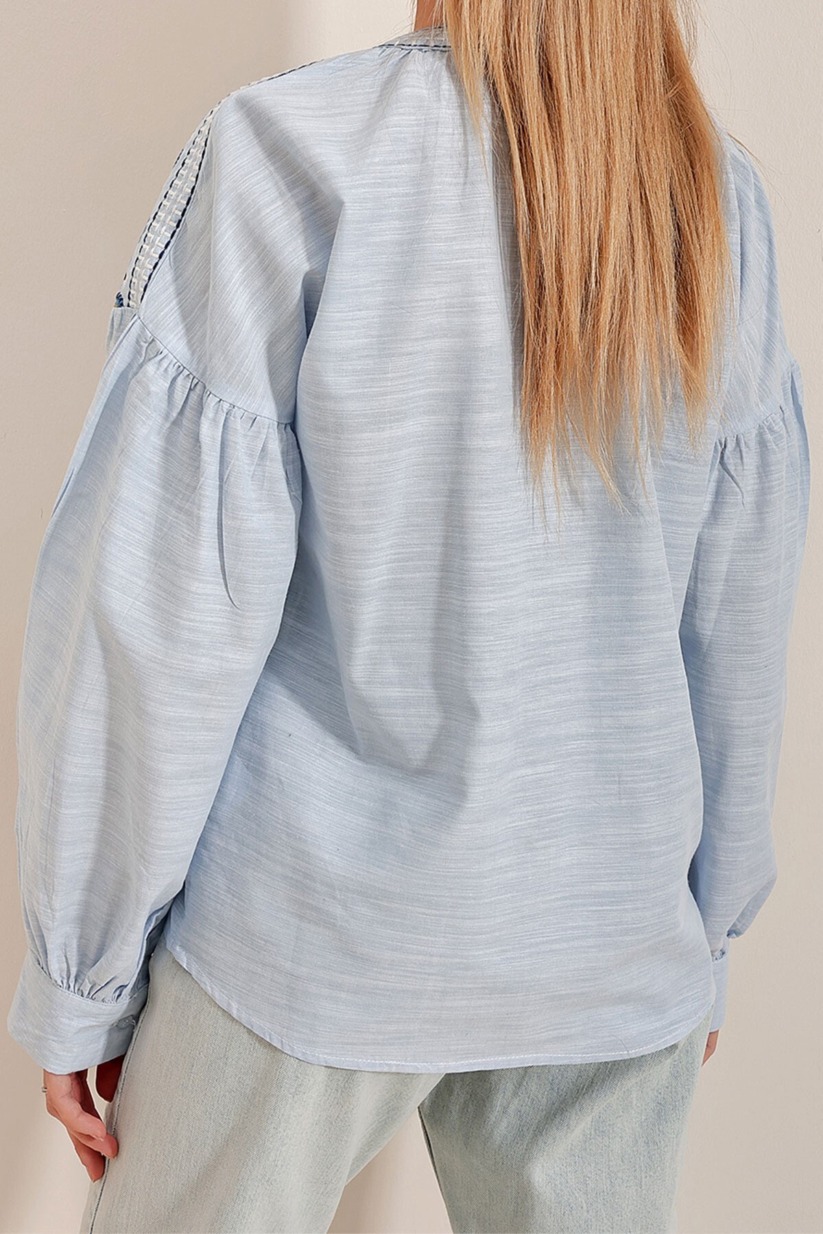 Mavi Bisiklet Yaka Omuzları Nakışlı Önü Düğmeli Terry Cotton Bluz