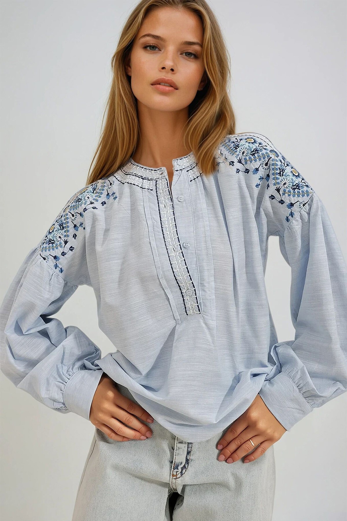 Mavi Bisiklet Yaka Omuzları Nakışlı Önü Düğmeli Terry Cotton Bluz