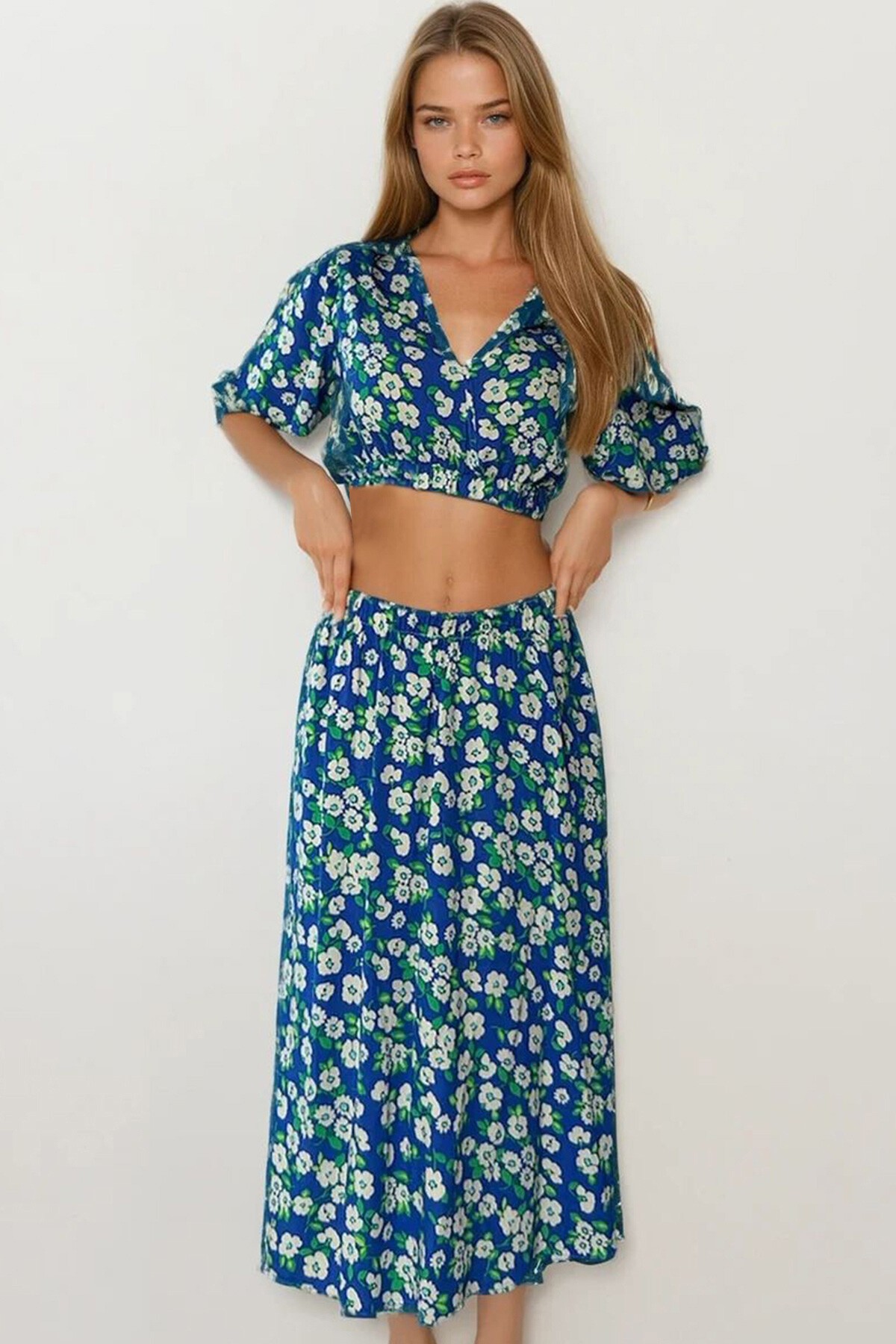 Mavi Çiçek Desenli Crop Bluz Ve Etek Takım