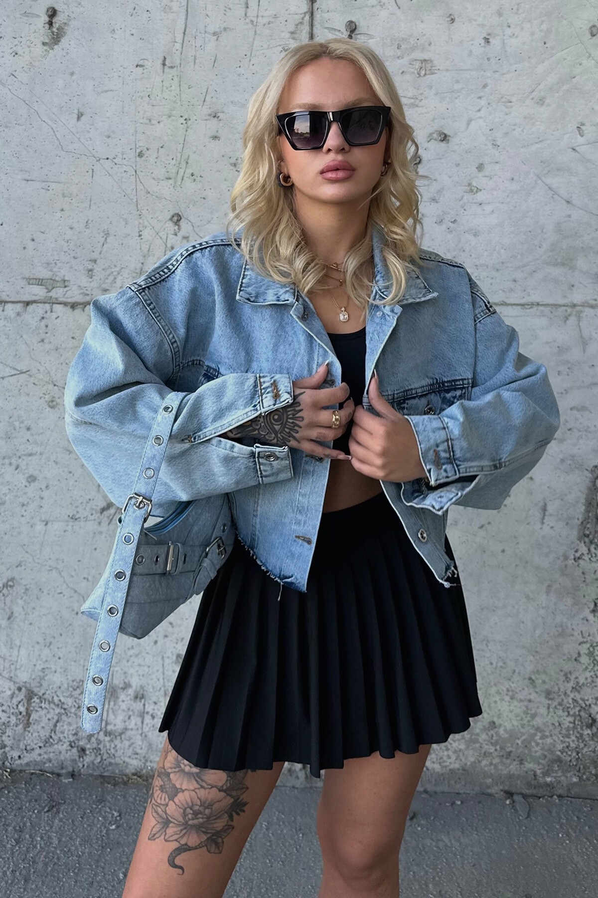 Mavi Çift Cepli Önü Düğmeli Lazer Kesim Crop Jean Ceket