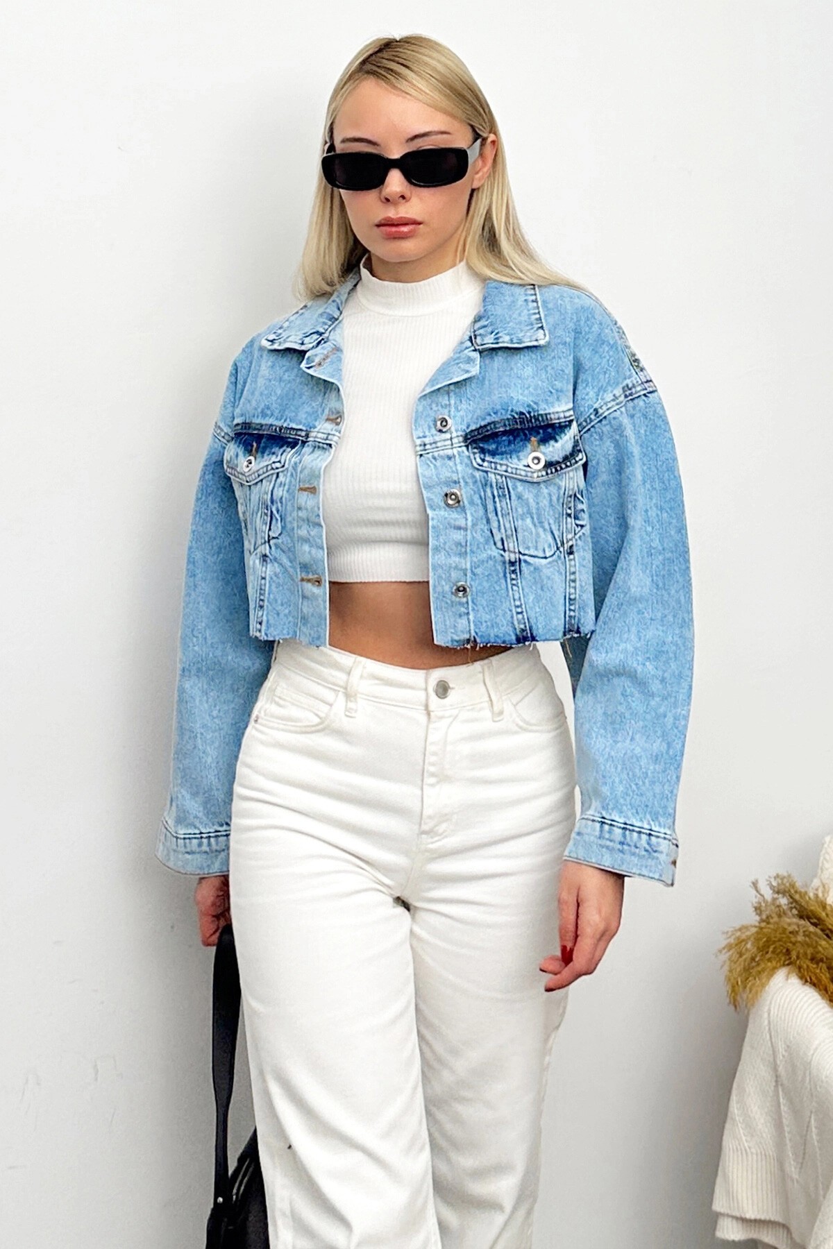 Mavi Çift Cepli Önü Düğmeli Lazer Kesim Crop Jean Ceket