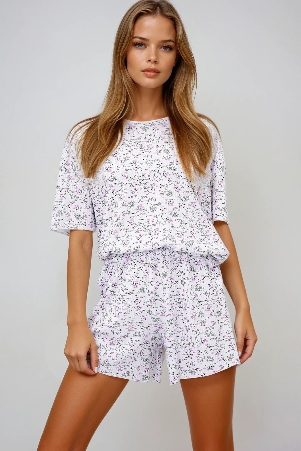 Mikro Çiçek Mor V Yaka Pamuklu Mikro Desenli T Shırt Ve Şortlu Pijama Takımı