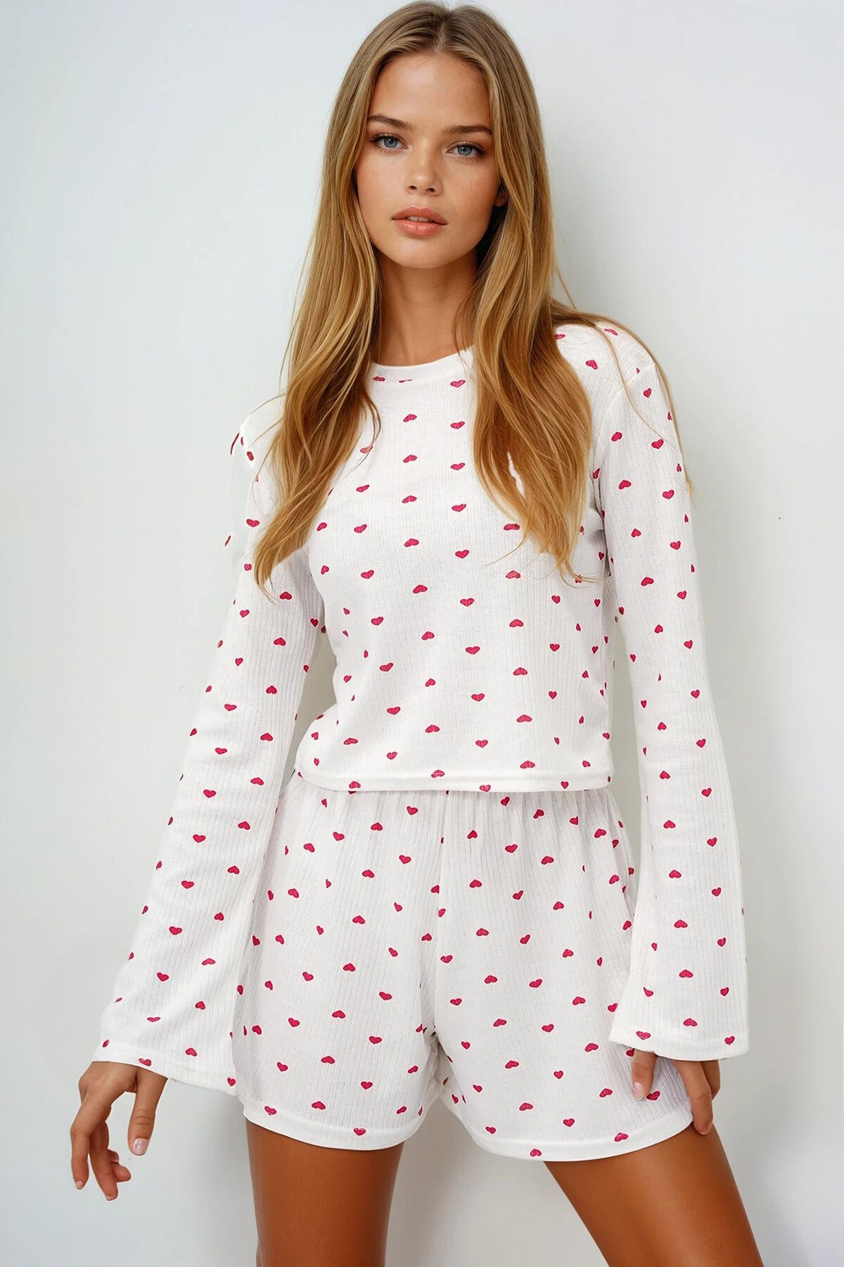 Mini Kalp Kırmızı Bisiklet Yaka Uzun Kol Desenli Üst Ve Şortlu Pijama Takımı