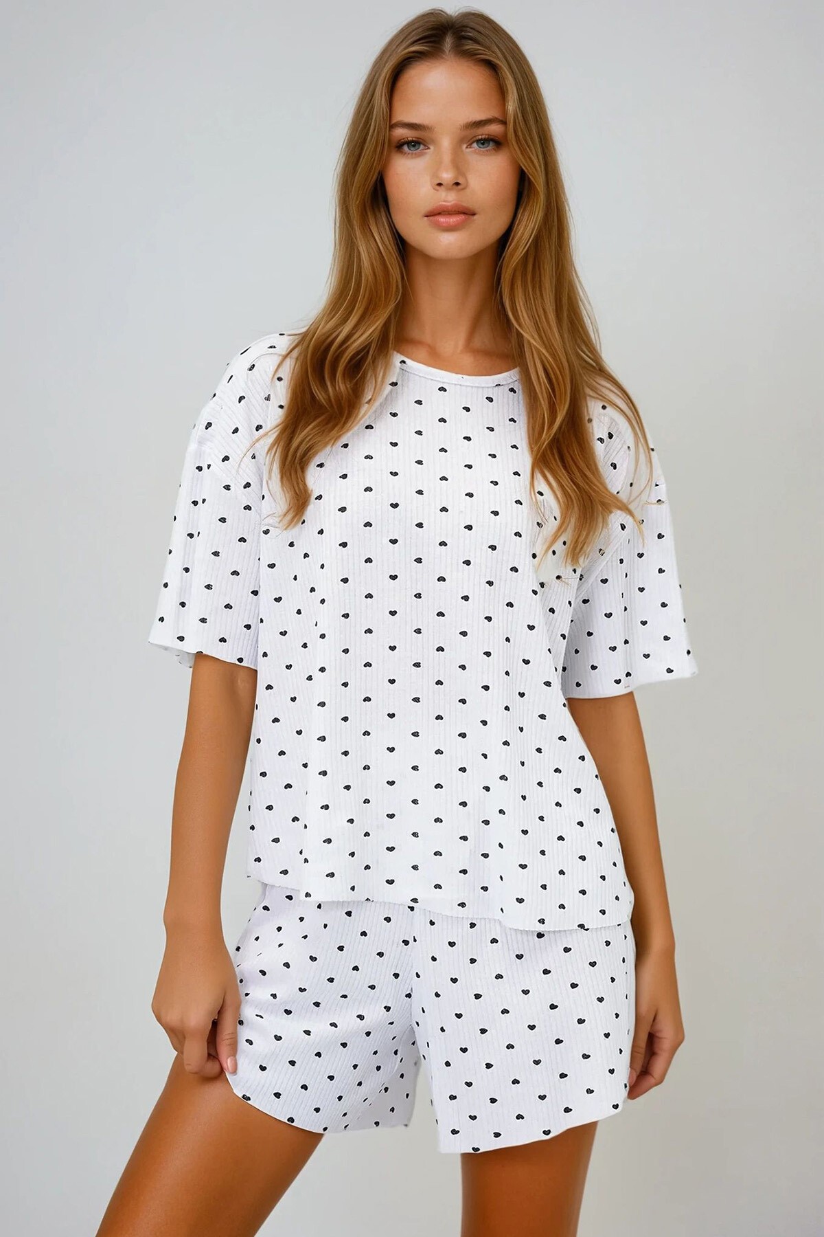 Mini Kalp Siyah V Yaka Pamuklu Mikro Desenli T Shırt Ve Şortlu Pijama Takımı