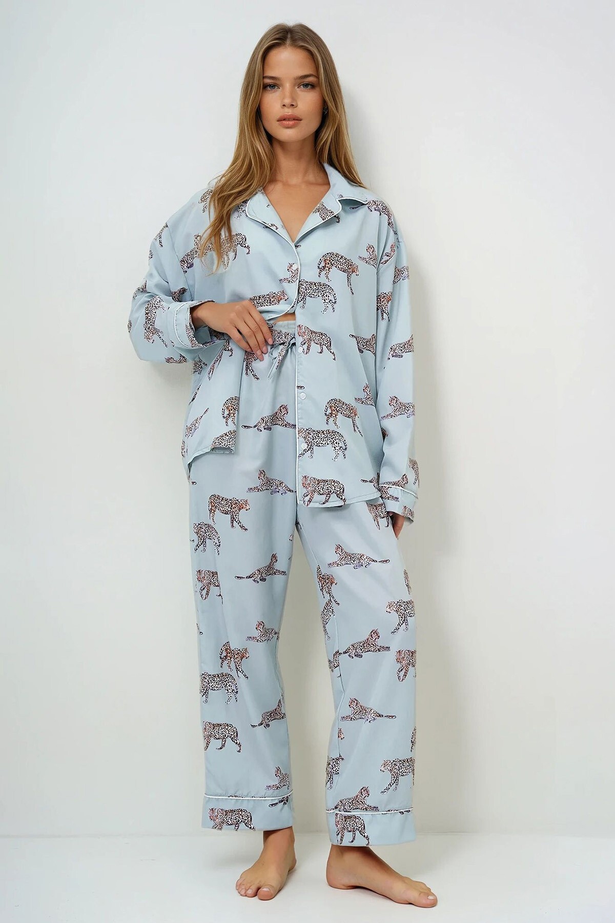 Mint Yeşili Biye Detaylı Dijital Baskılı Saten Uzun Gömlek Ve Pantolonlu Pijama Takımı