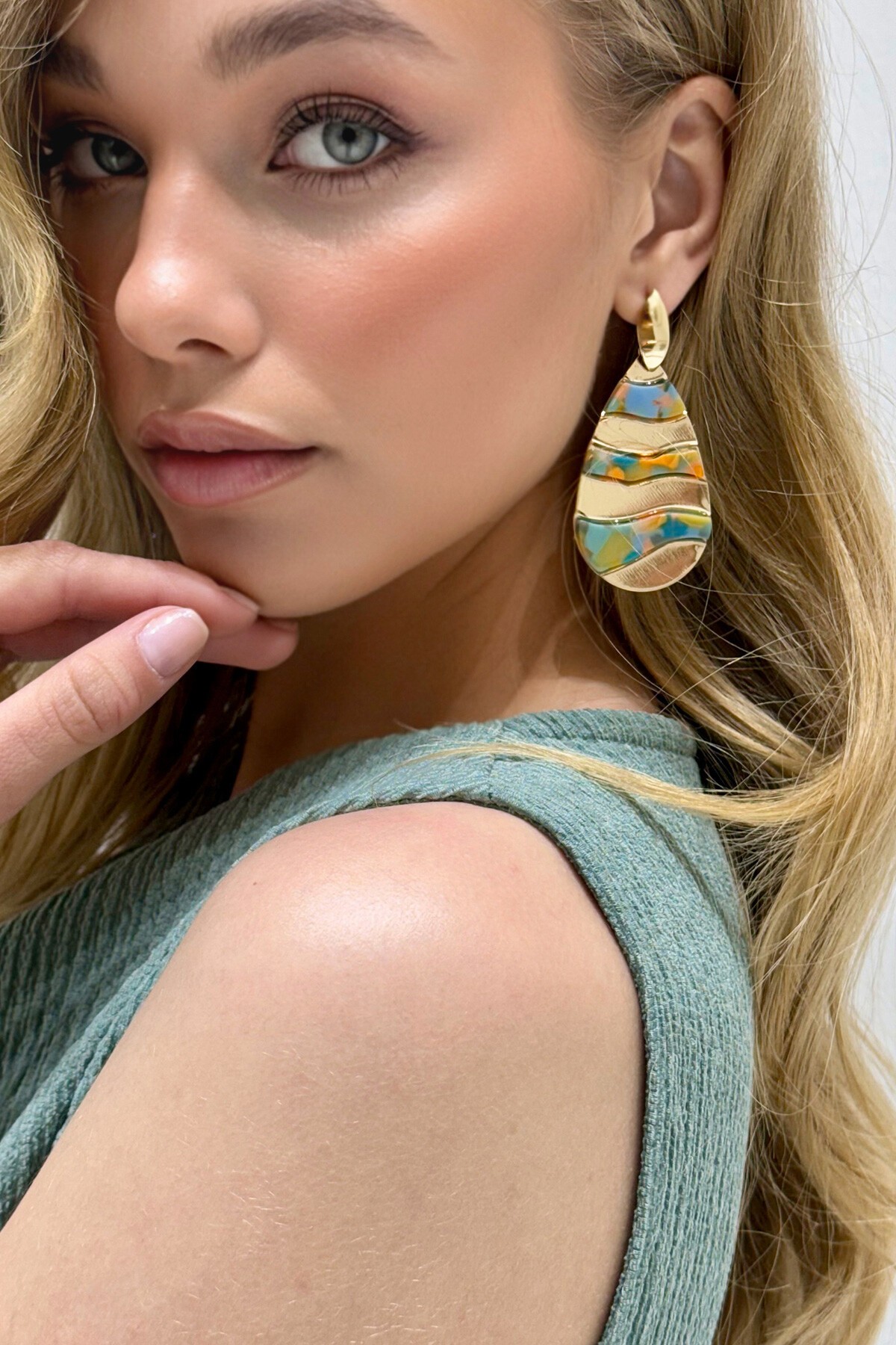 Mix Sedef Görünümlü Sallantılı Damla Küpe