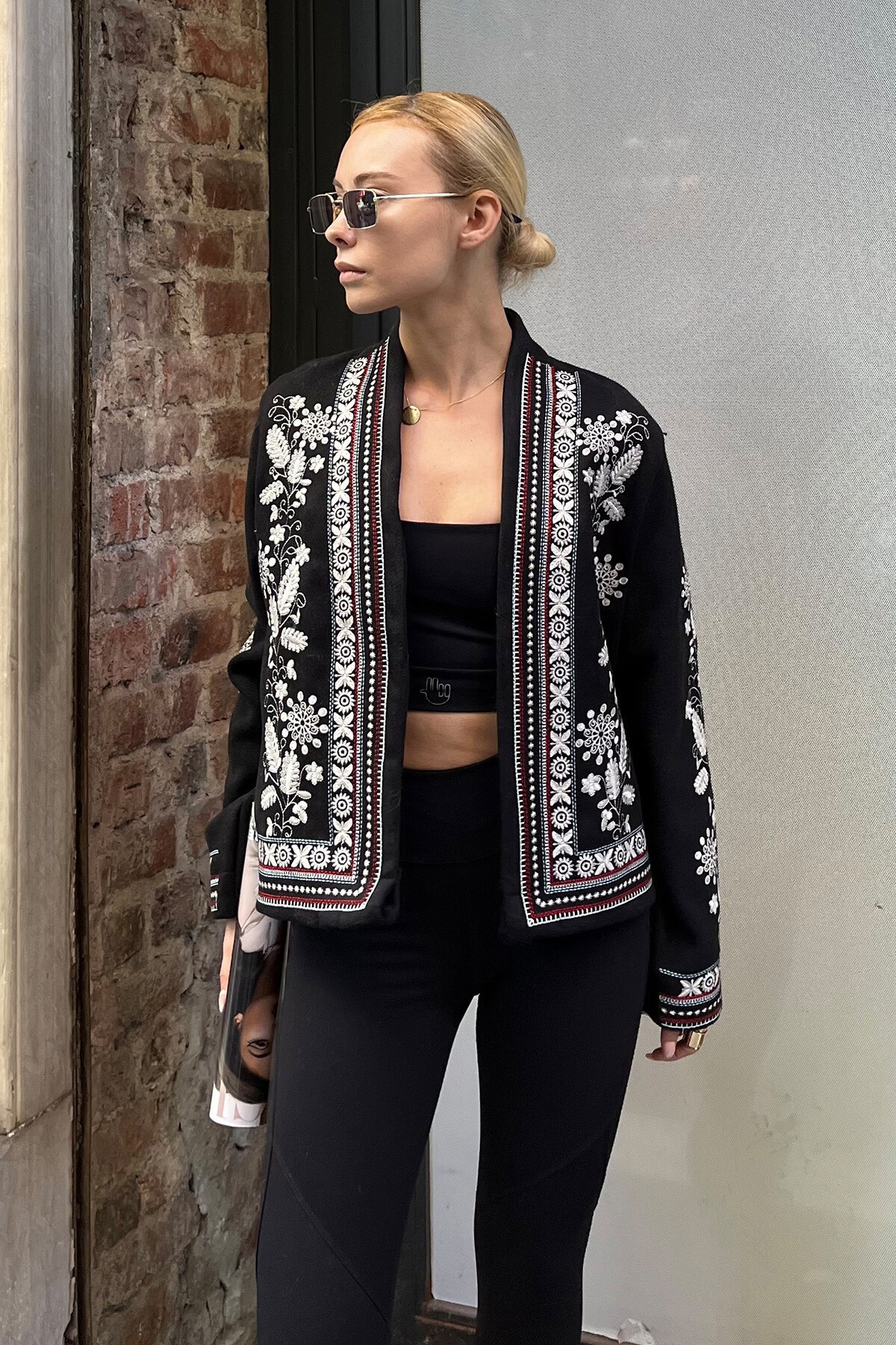 Siyah Özel Etnik Nakış İşlemeli Kaşe Ceket