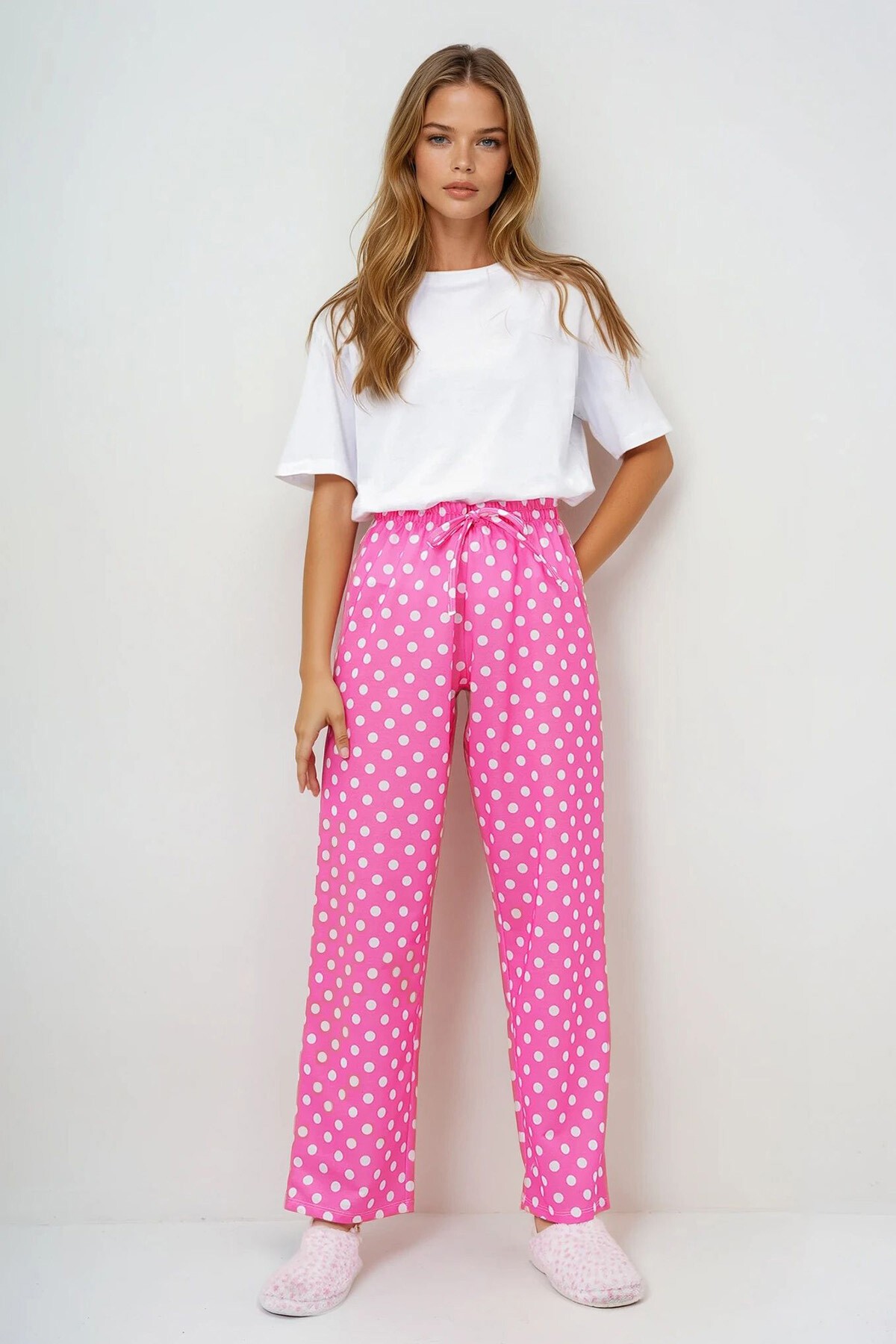 Pembe Bisiklet Yaka Basic T Shırt Ve Puantiye Desenli Pantolonlu Pijama Takımı