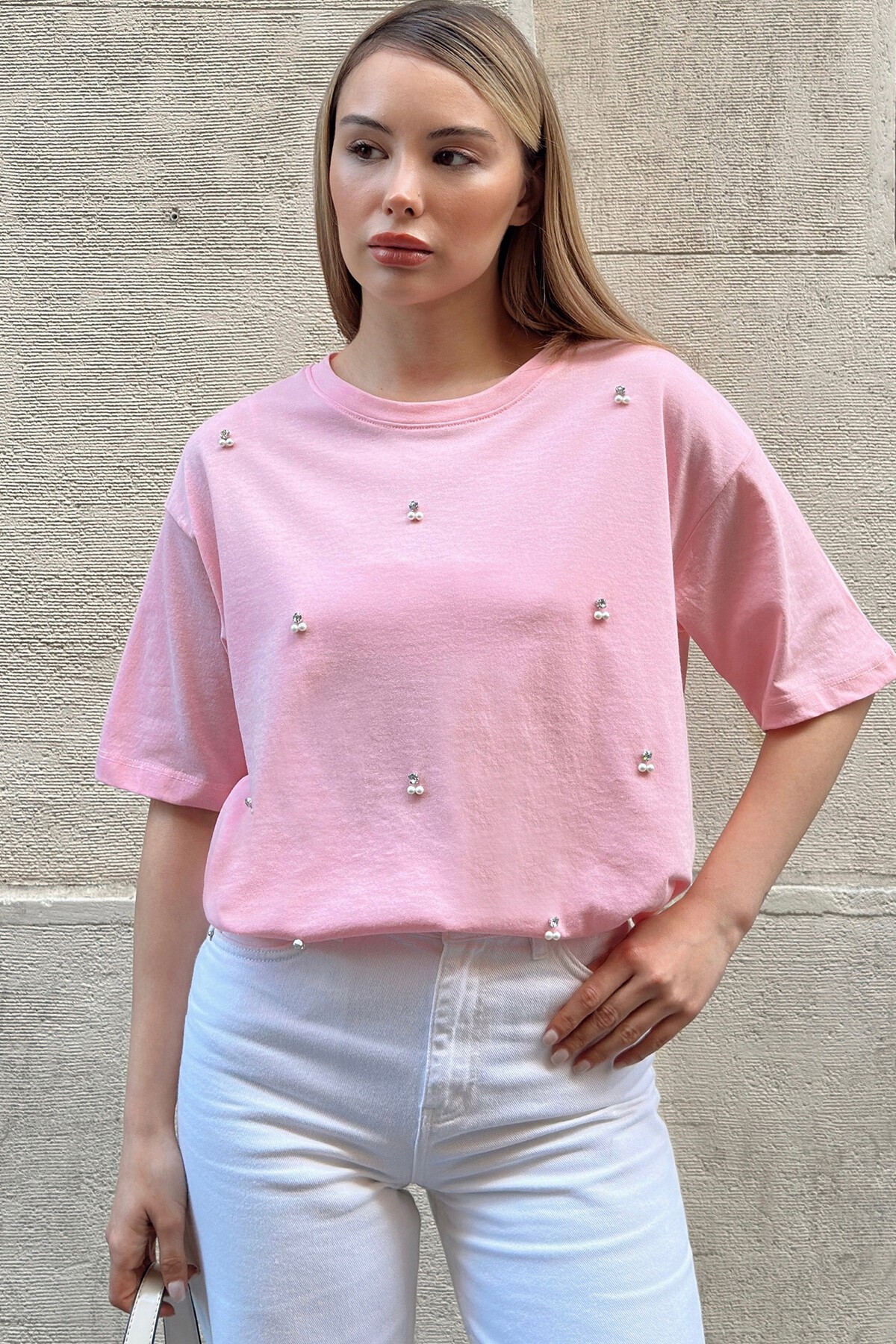 Pembe Bisiklet Yaka Oversize İnci Ve Taş İşlemeli T-Shirt