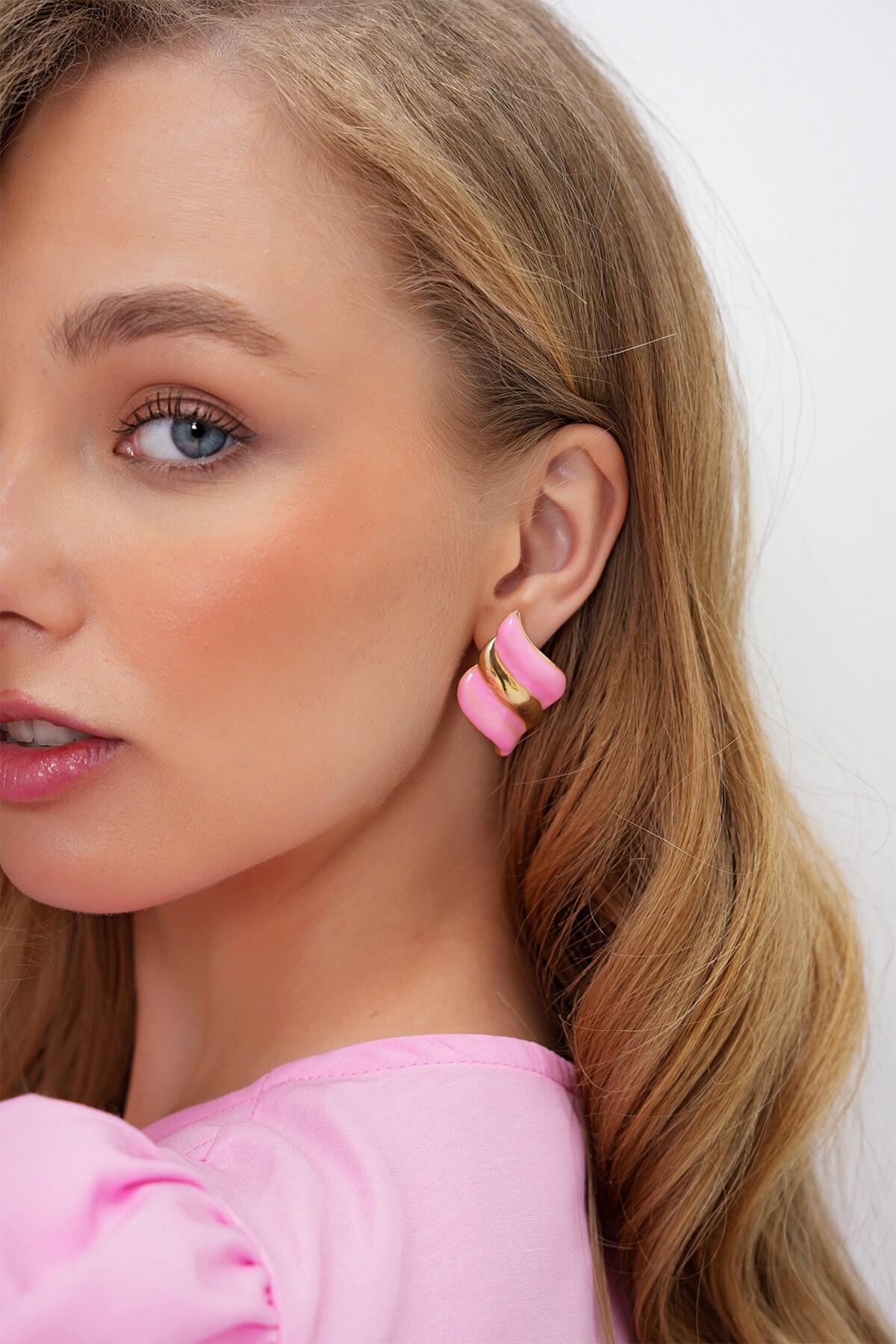 Pembe Gold Detaylı Mineli Geometrik Küpe