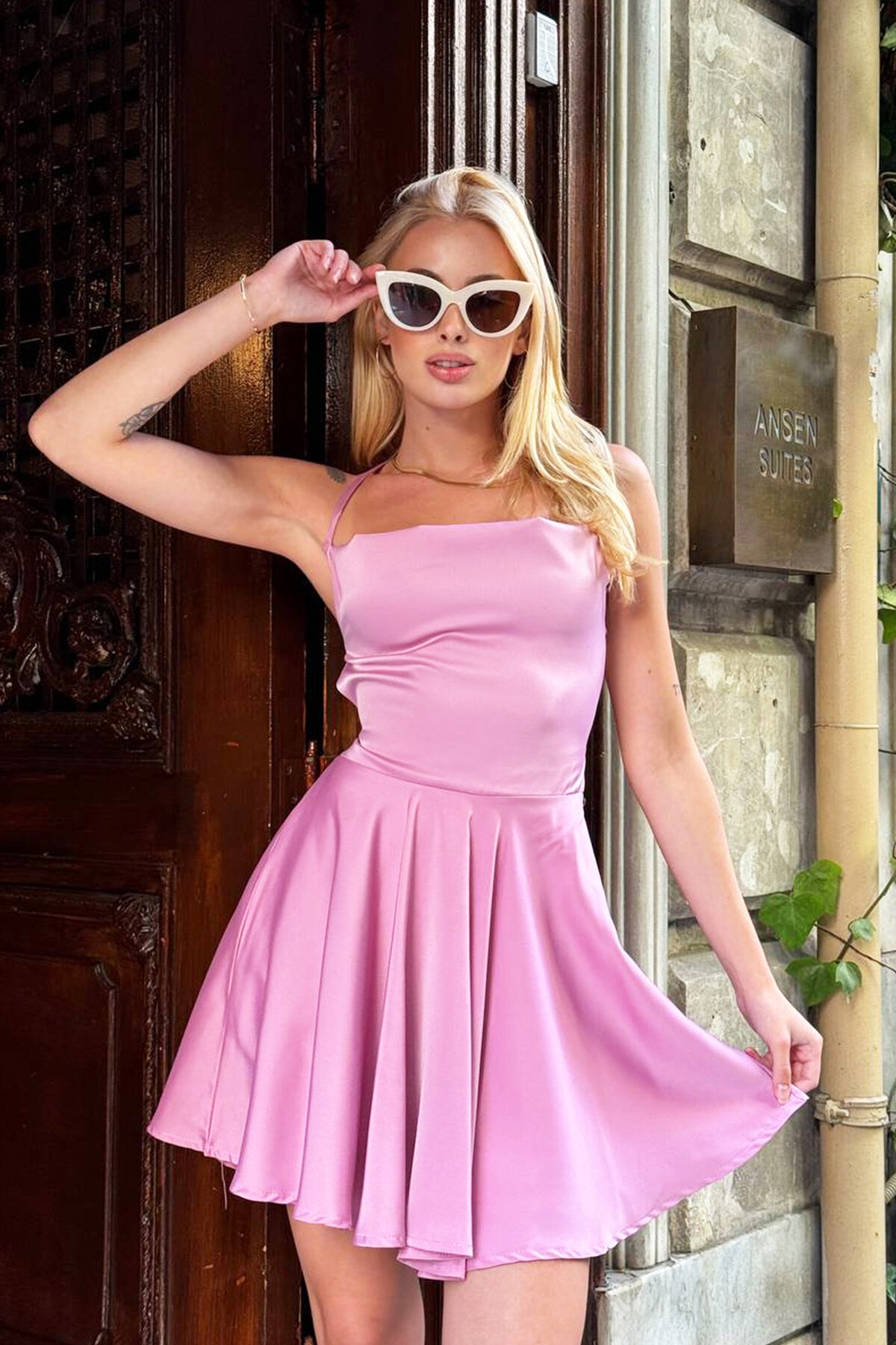 Pembe Sırt Bağlamalı Pileli Mini Elbise