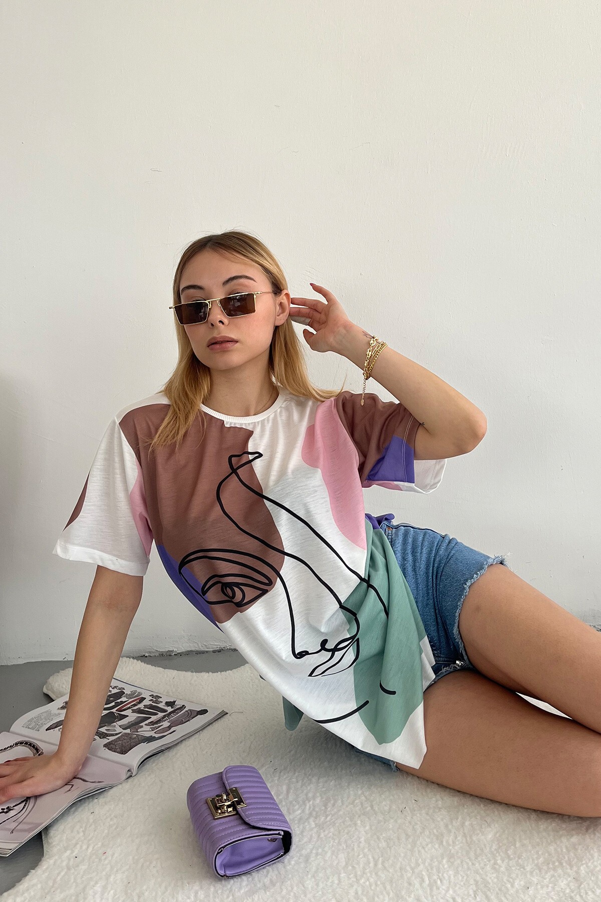 Pudra Bisiklet Yaka Dijital Baskılı Yanı Yırtmaçlı Sweatshırt