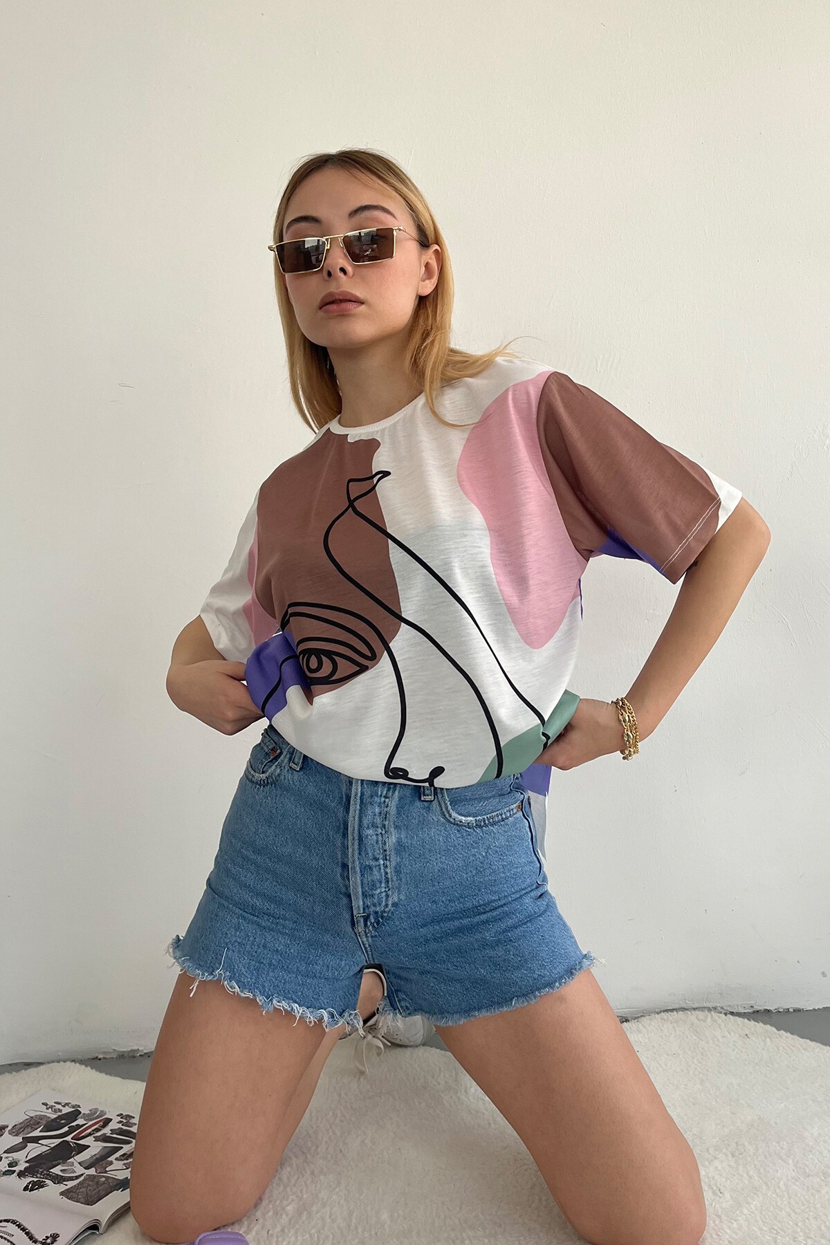 Pudra Bisiklet Yaka Dijital Baskılı Yanı Yırtmaçlı Sweatshırt