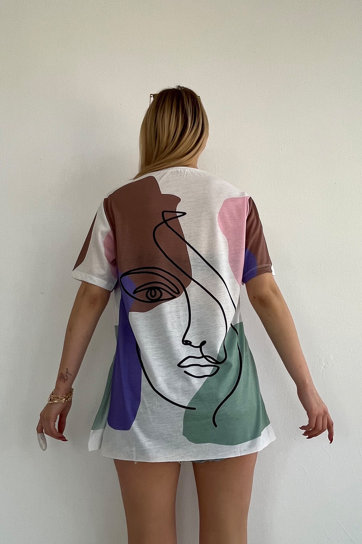 Pudra Bisiklet Yaka Dijital Baskılı Yanı Yırtmaçlı Sweatshırt