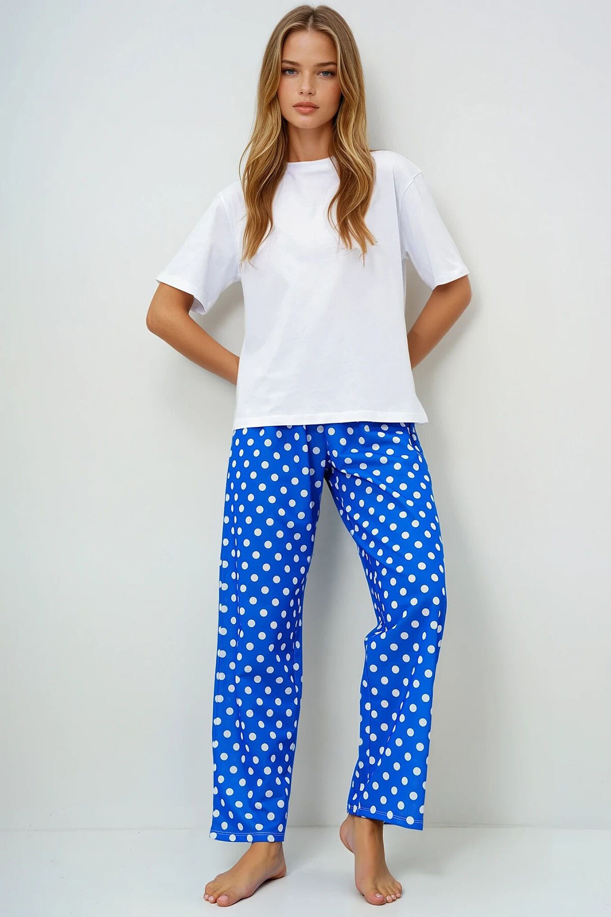 Saks Mavi Bisiklet Yaka Basic T Shırt Ve Puantiye Desenli Pantolonlu Pijama Takımı