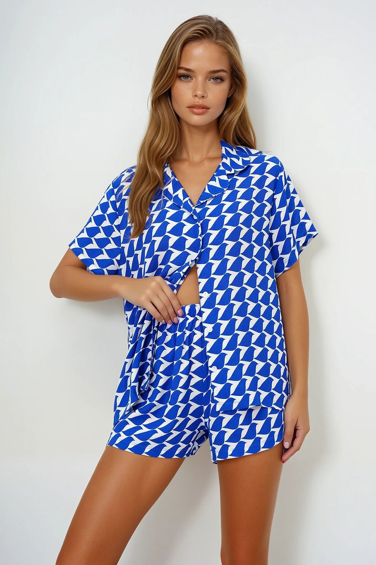 Saks Mavi Geometrik Desenli Önü Düğmeli Dokuma Gömlek Ve Şort Pijama Takım