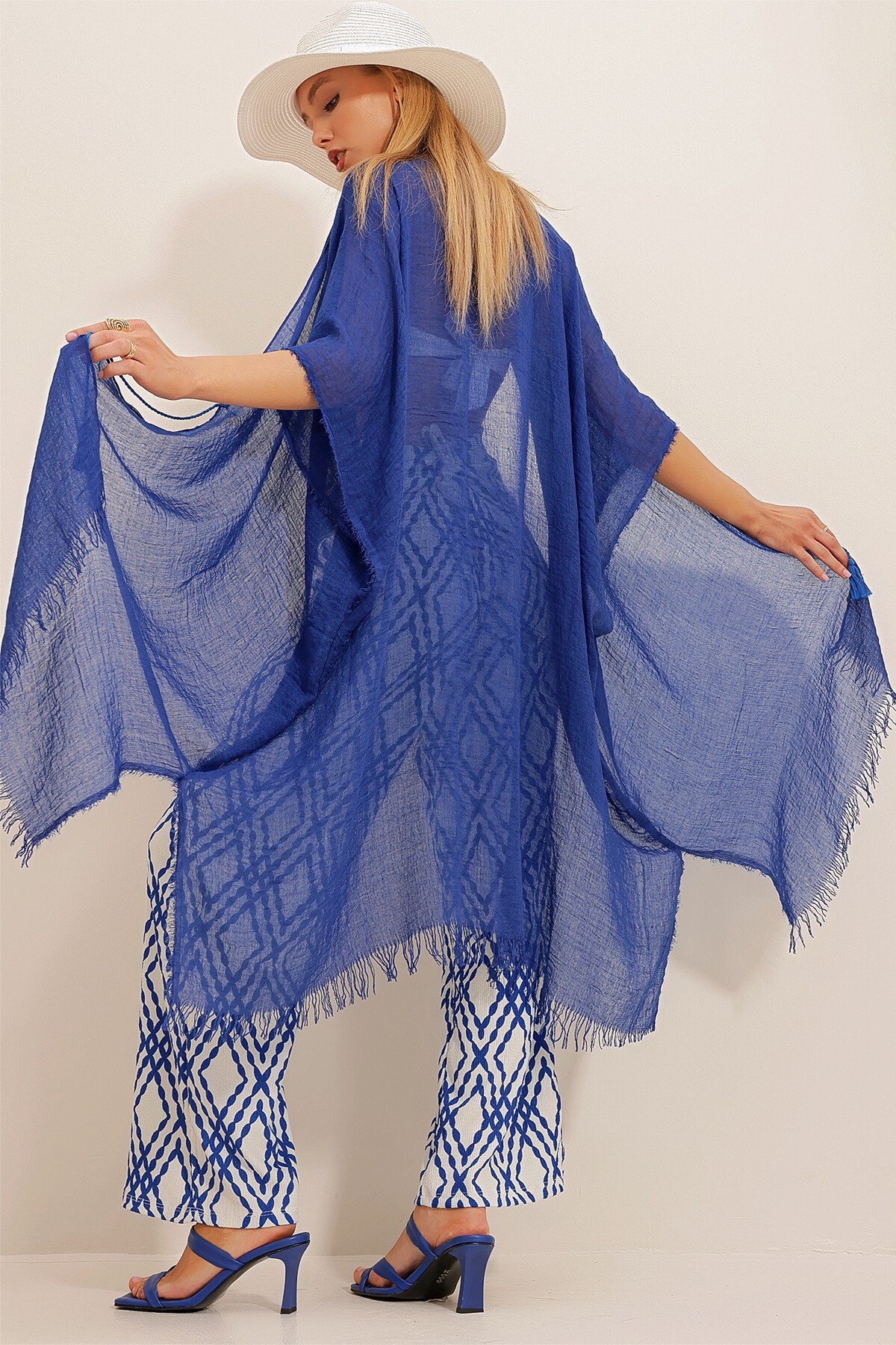 Saks Püskül Detaylı Kimono