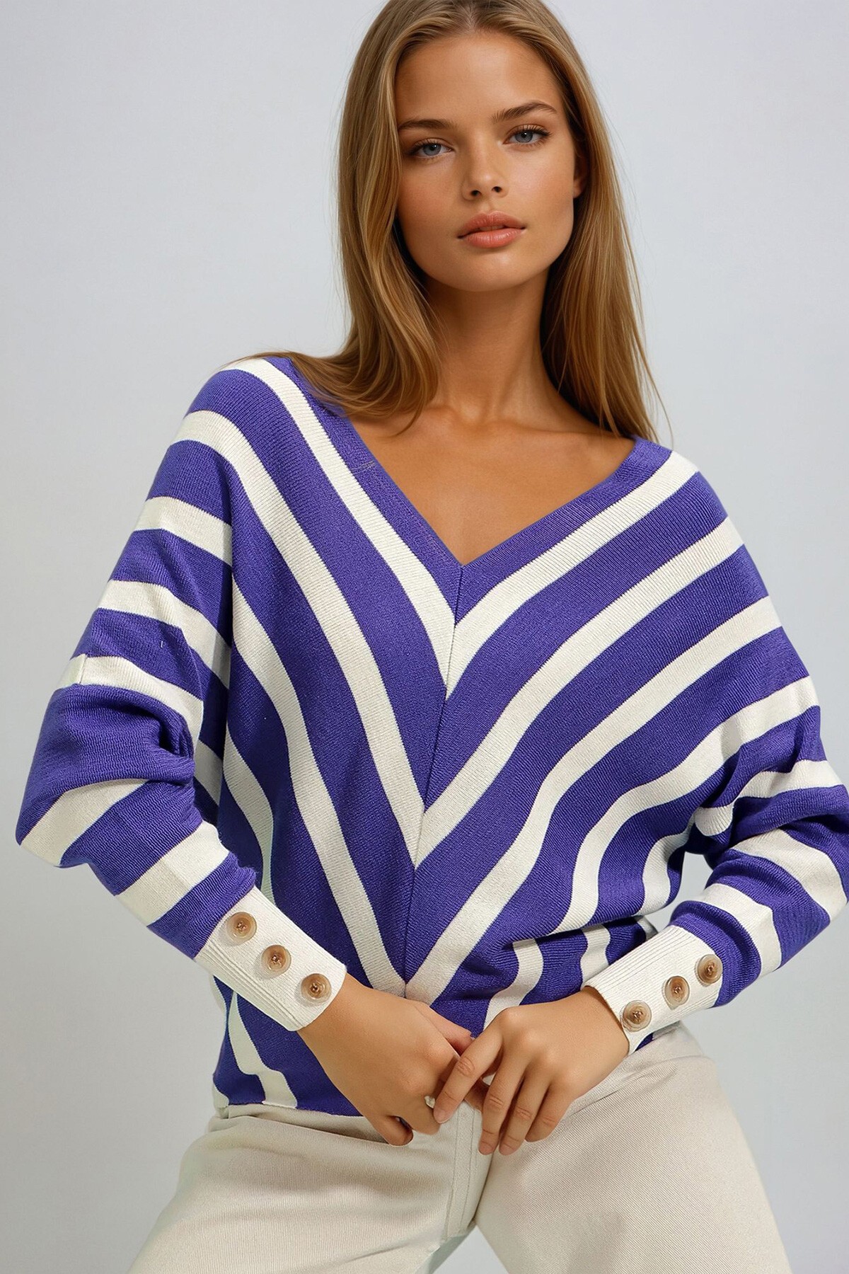 Saks V Yaka Verev Çizgili Oversize Triko Kazak