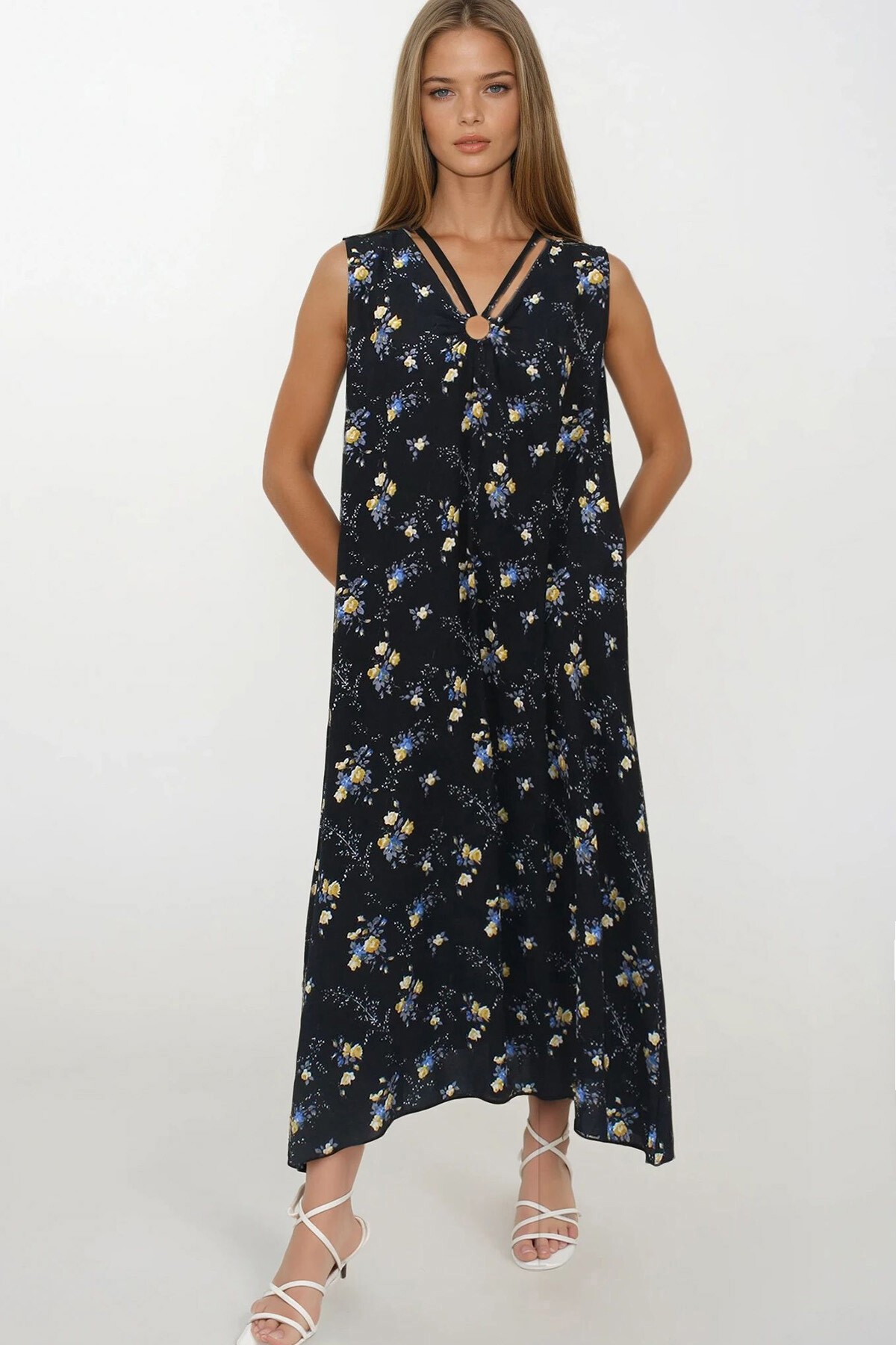 Sarı Aksesuar Detaylı Desenli Maxi Boy Çift Cepli Elbise Elbise