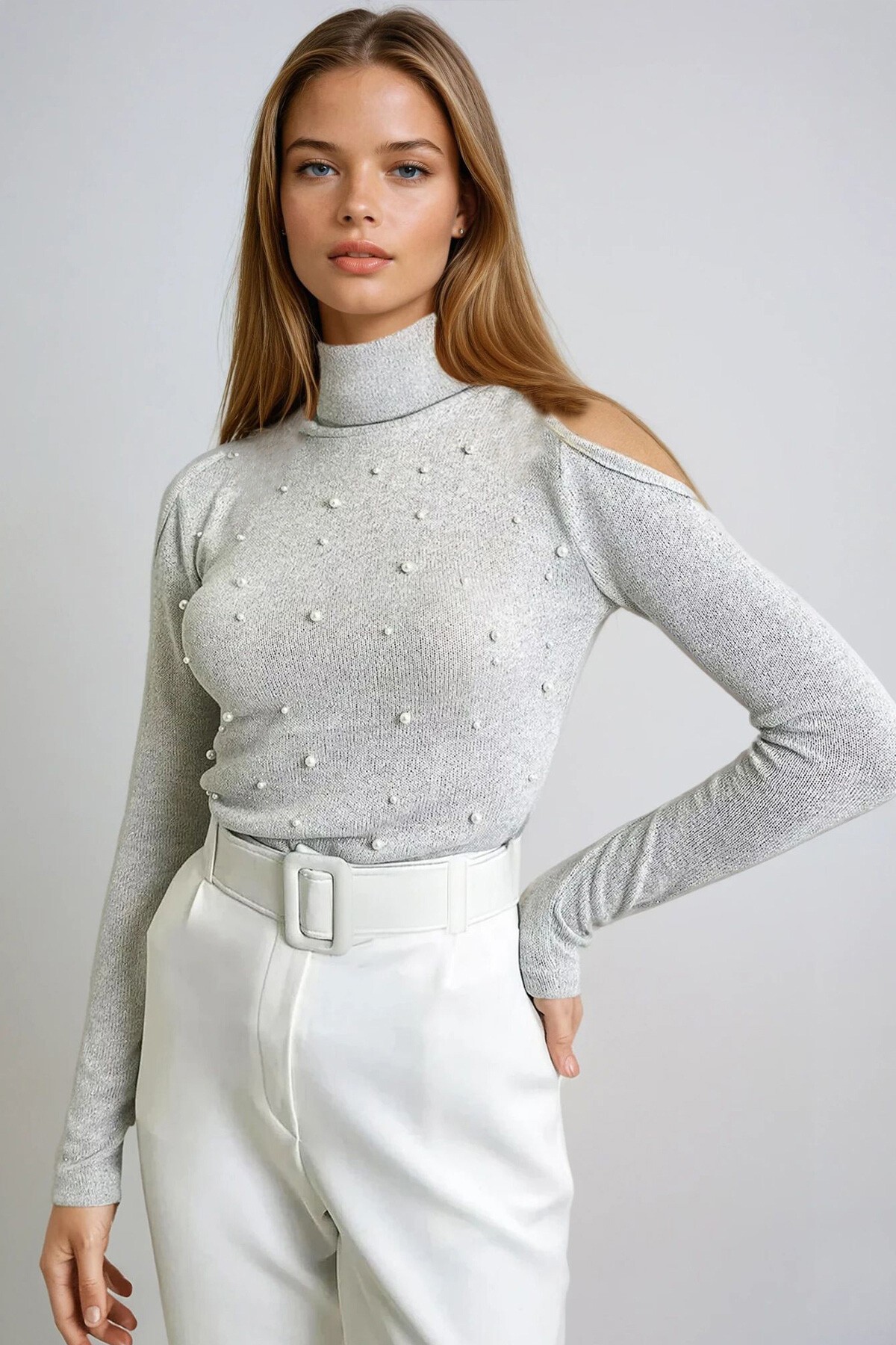 Simli Gri Balıkçı Yaka İnci Çakmalı Omuz Dekolteli Simli Örme Bluz