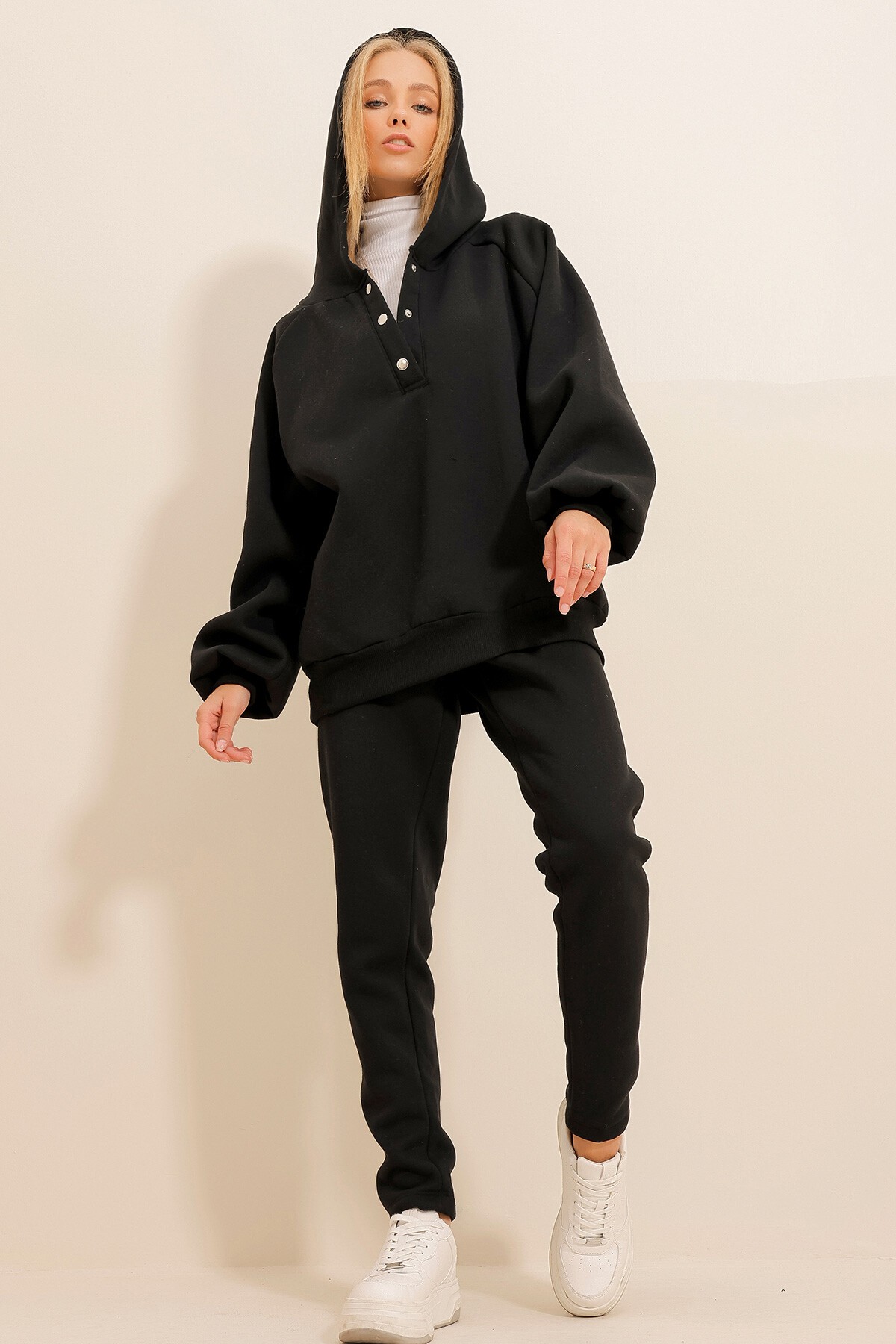 Siyah 3 İplik İçi Şardonlu Kapüşon Ve Çıtçıt Kapamalı Eşofman Takım