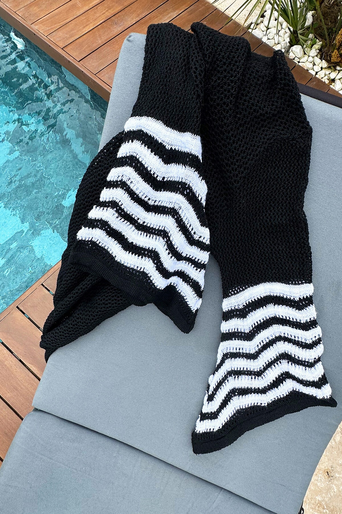 Siyah Ajur Desenli Kolu Şerit Detaylı Pareo Hırkası