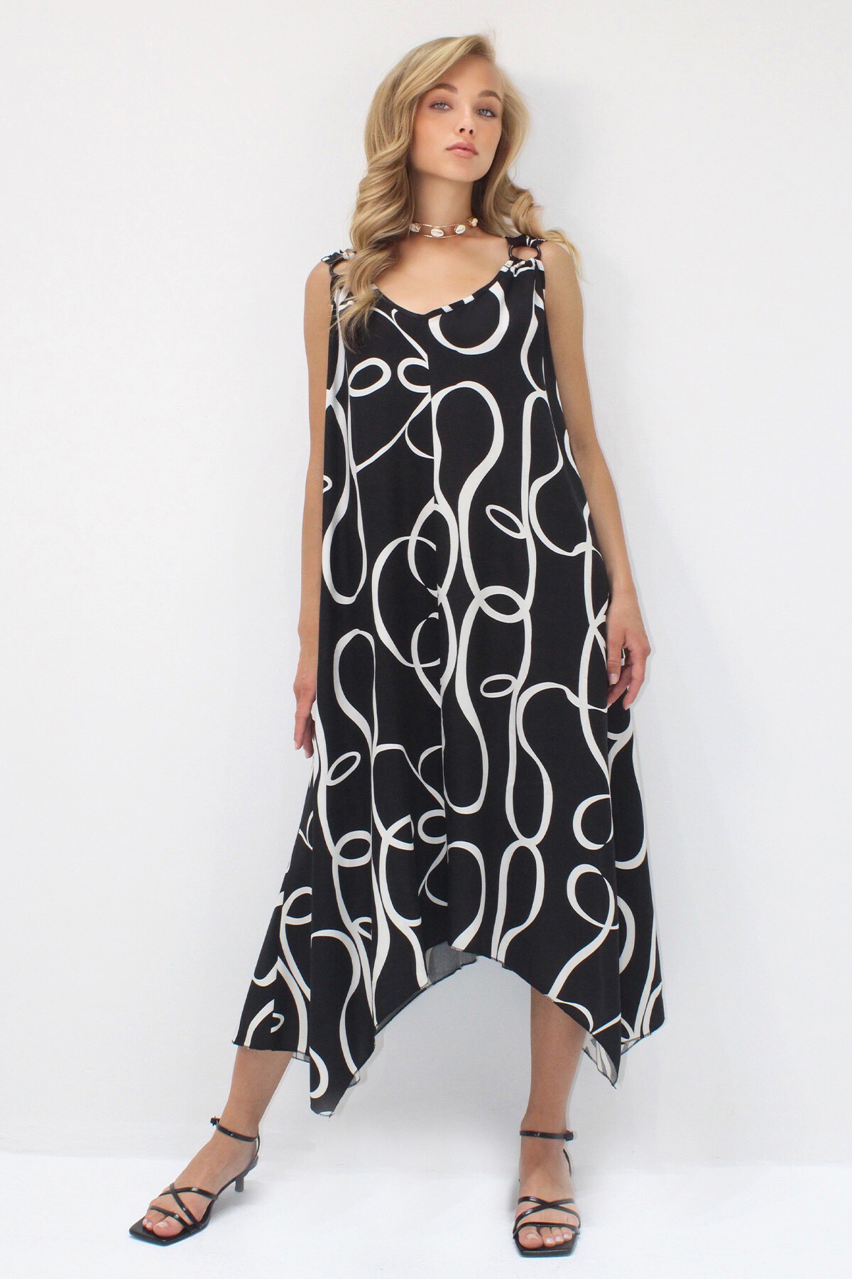 Siyah Asimetrik Kesim Askılı Halka Detaylı Rahat Kalıp Dokuma Viskon Elbise