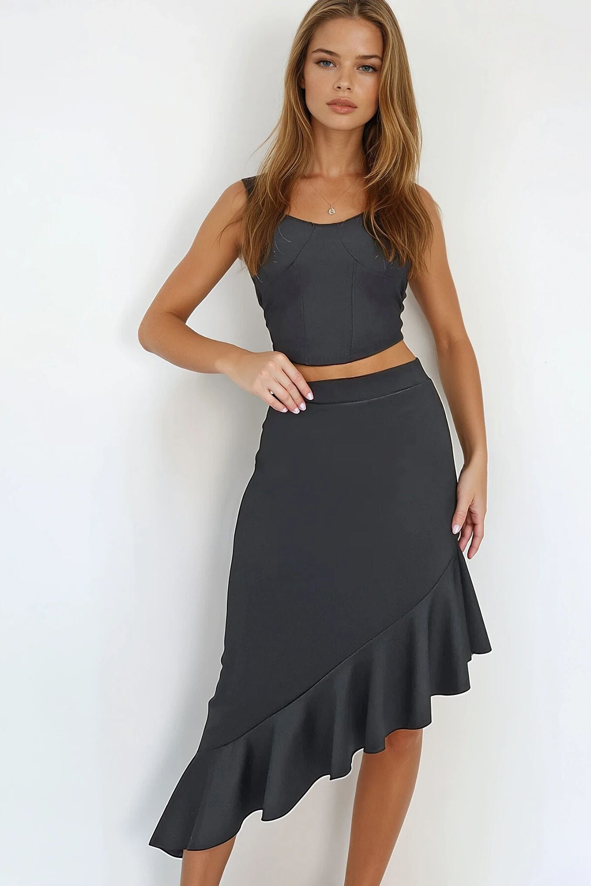 Siyah Asimetrik Kesim Eteği Fırfırlı Scuba Kumaş Etek