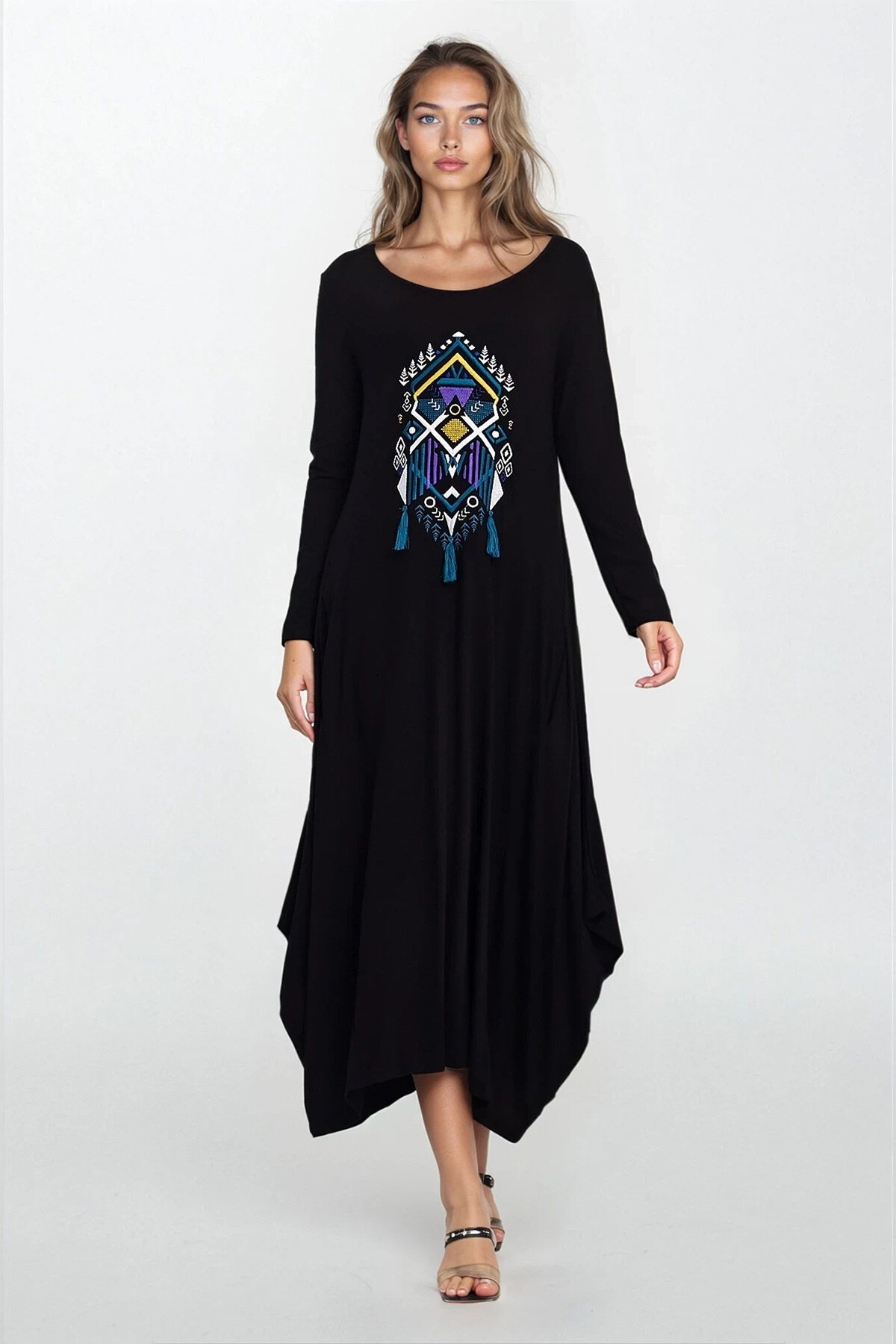 Siyah Asimetrik Kesim Nakışlı Geniş Yaka Büyük Beden Elbise